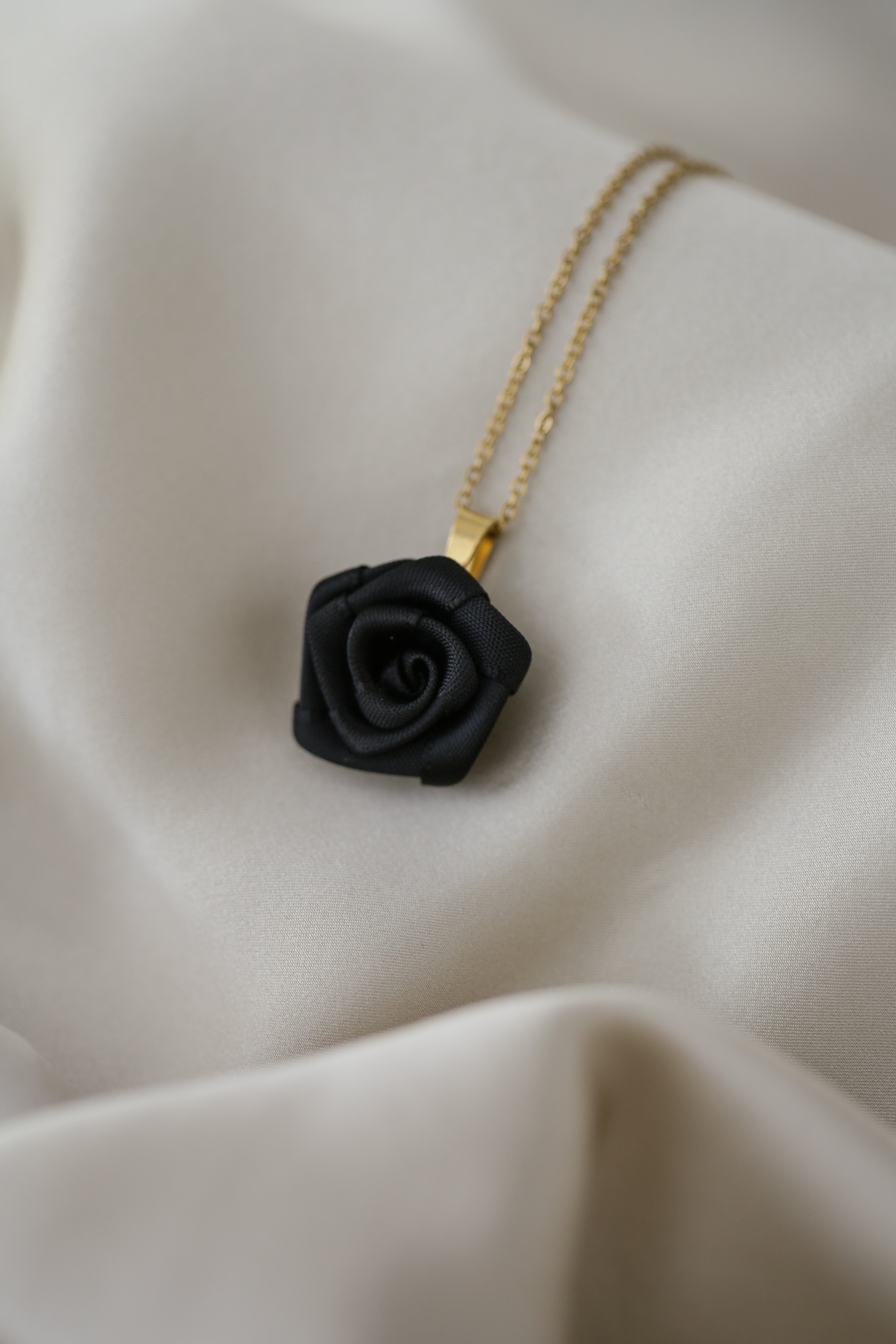 Xenopatra Rose Necklace