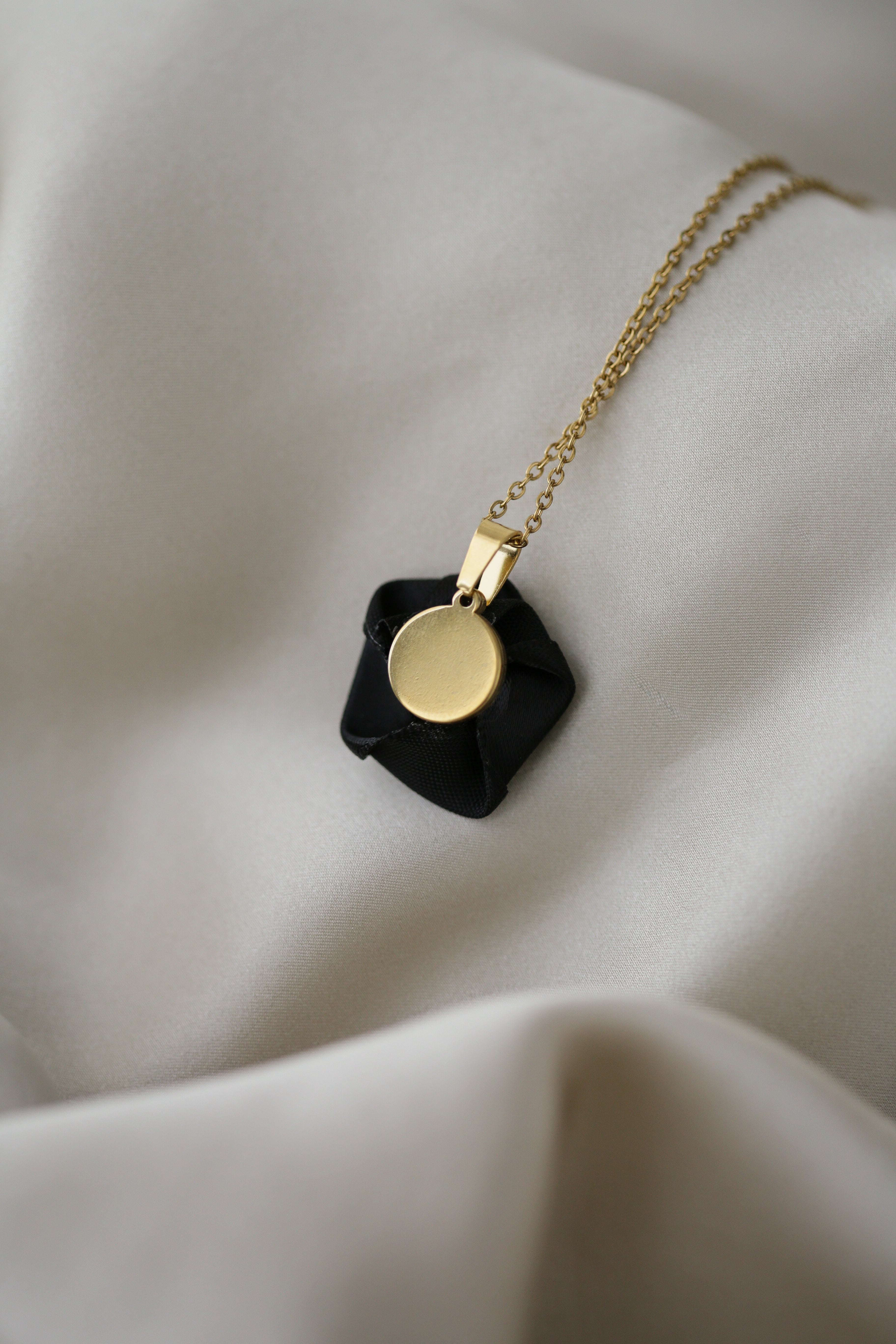 Xenopatra Rose Necklace