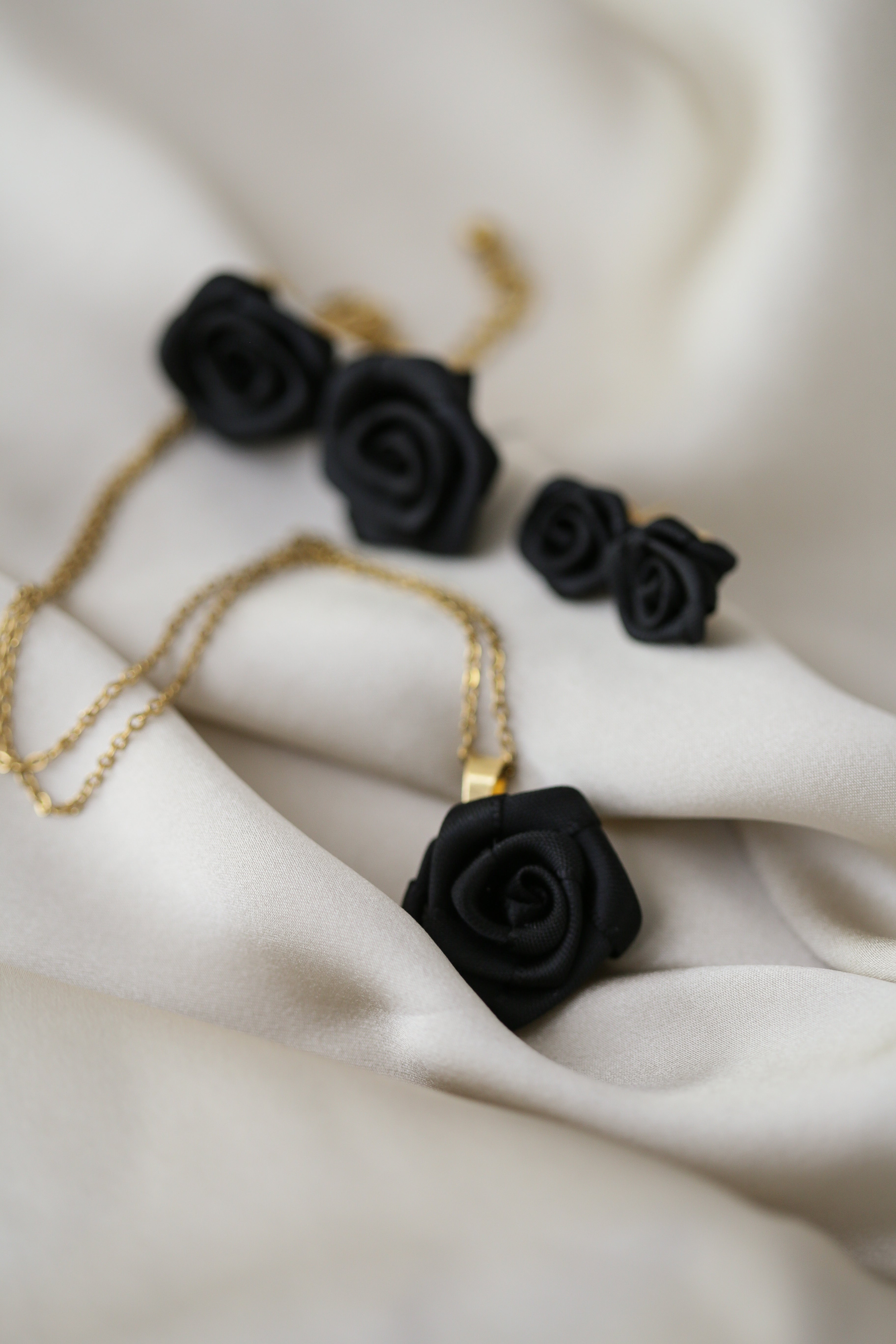 Xenopatra Rose Necklace