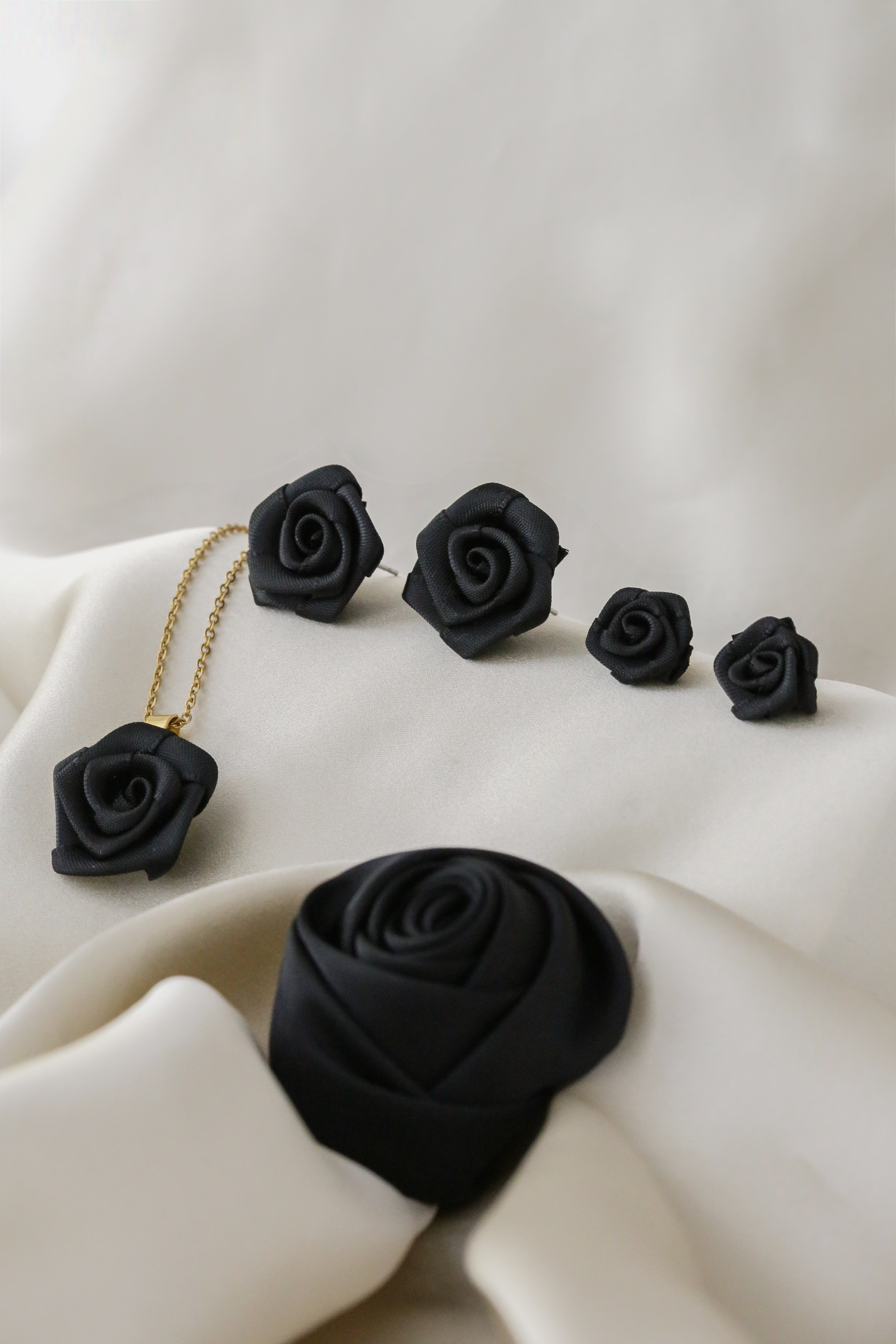 Xenopatra Rose Necklace