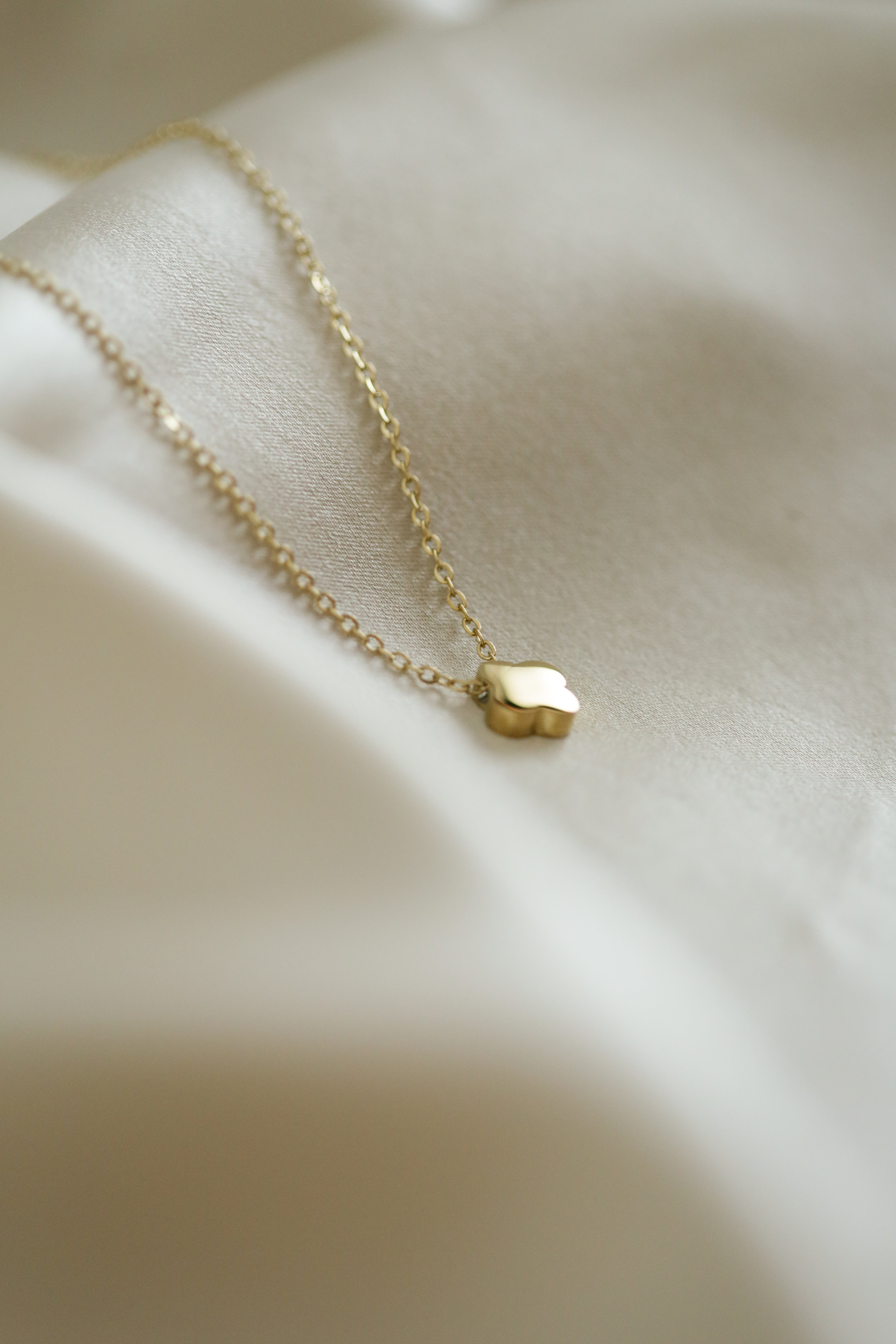 Dainty Clover Necklace