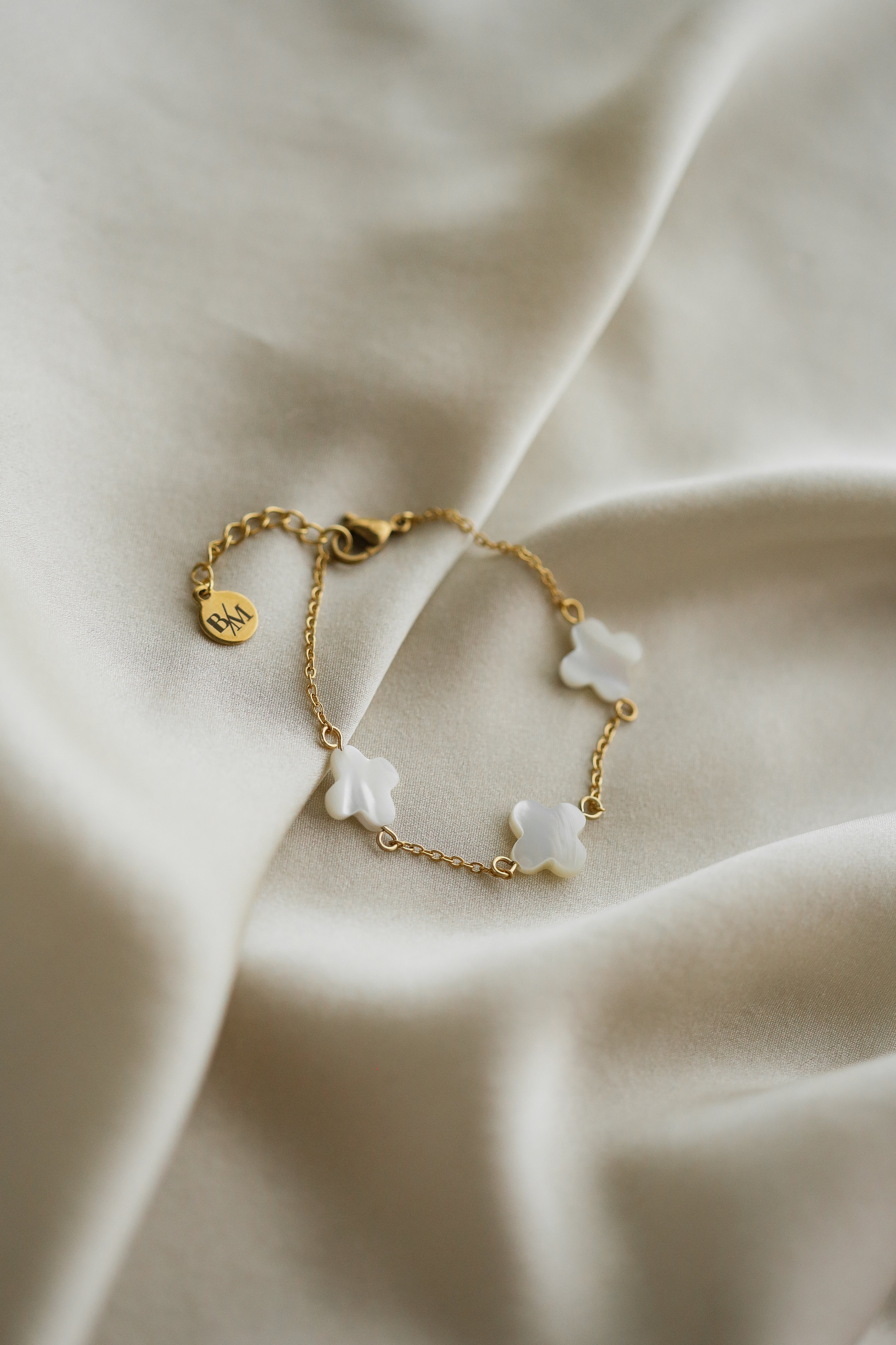Abigail Bracelet - Boutique Minimaliste has waterproof, durable, elegant and vintage inspired jewelry