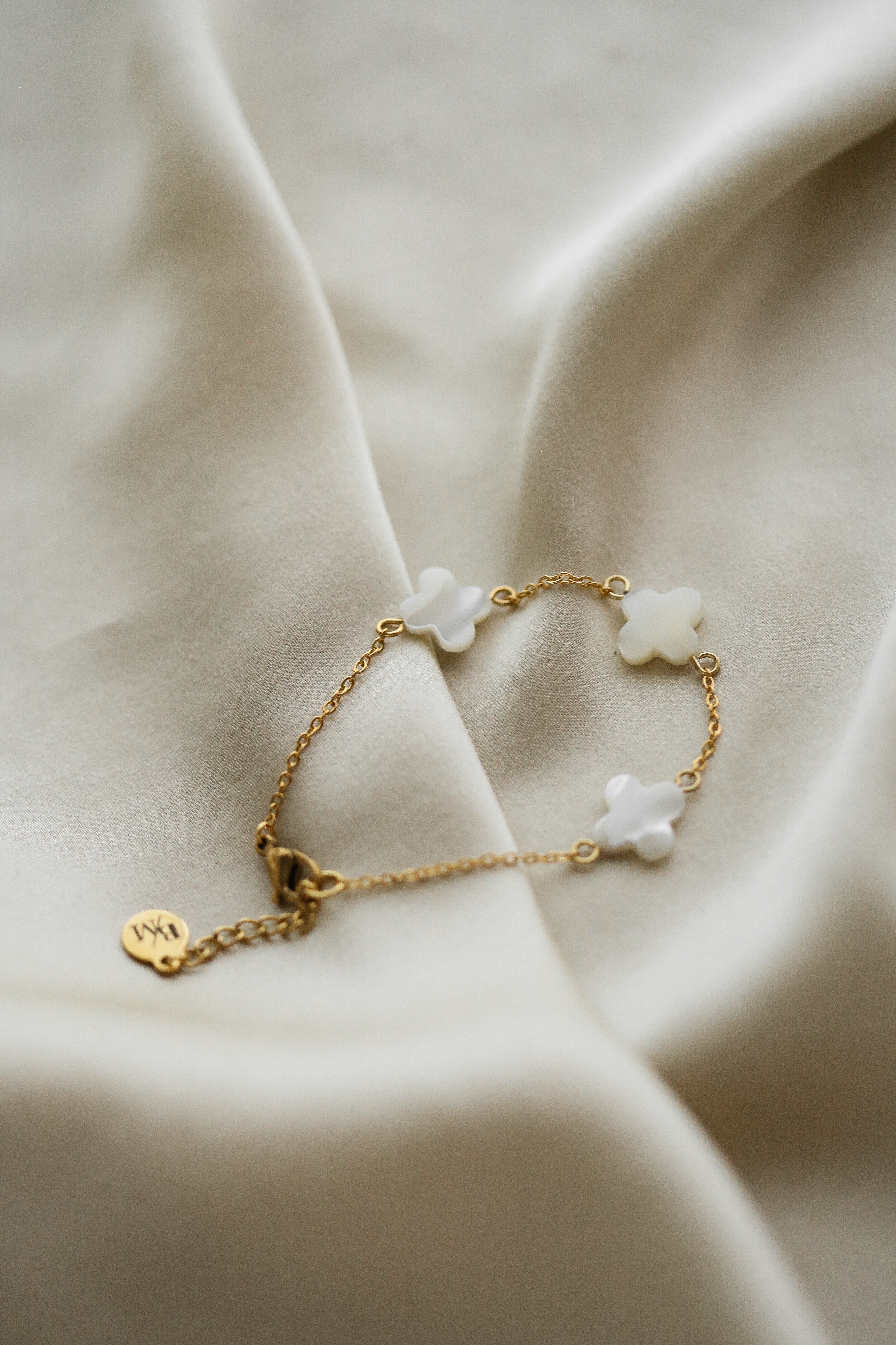 Abigail Bracelet - Boutique Minimaliste has waterproof, durable, elegant and vintage inspired jewelry