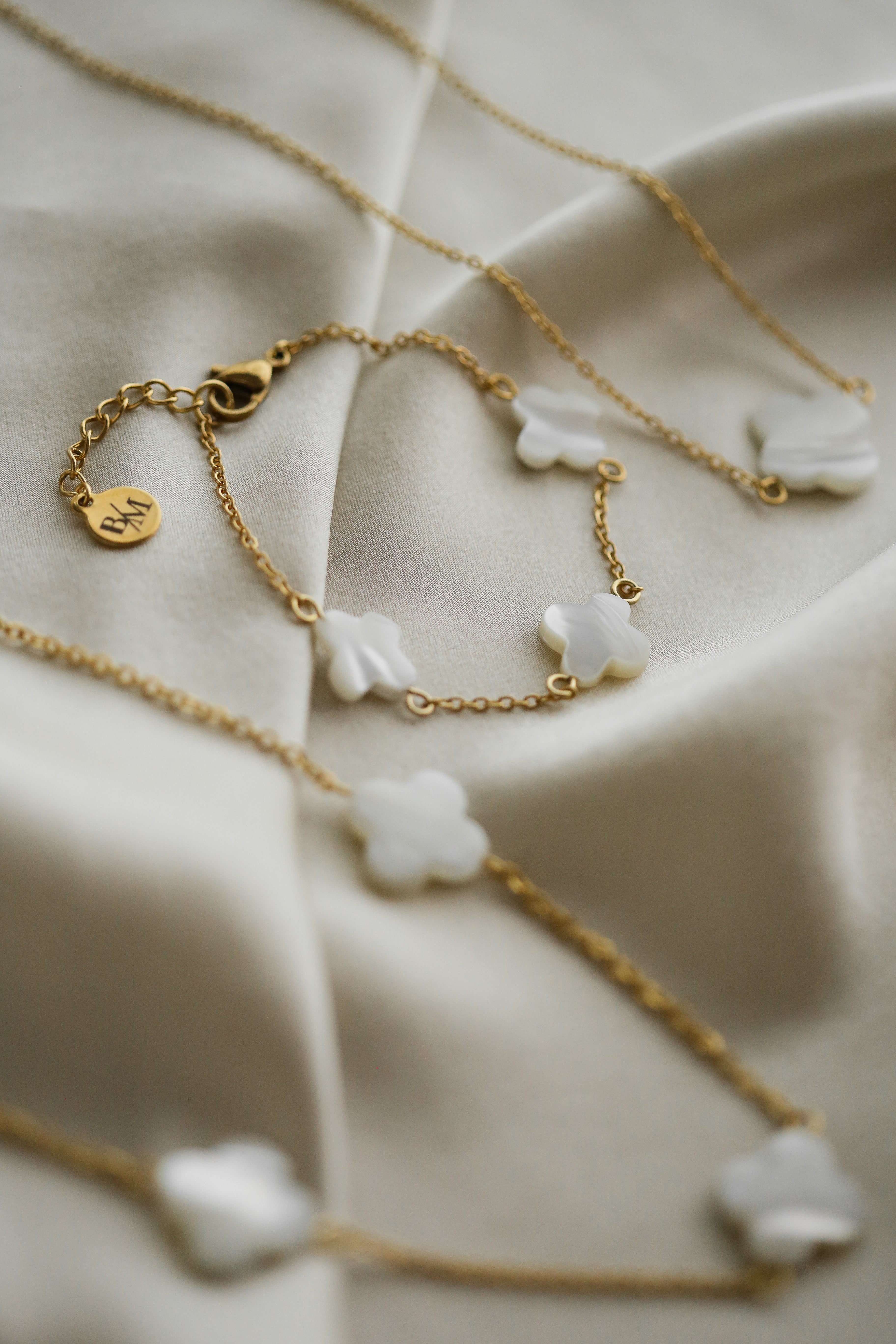 Abigail Bracelet - Boutique Minimaliste has waterproof, durable, elegant and vintage inspired jewelry