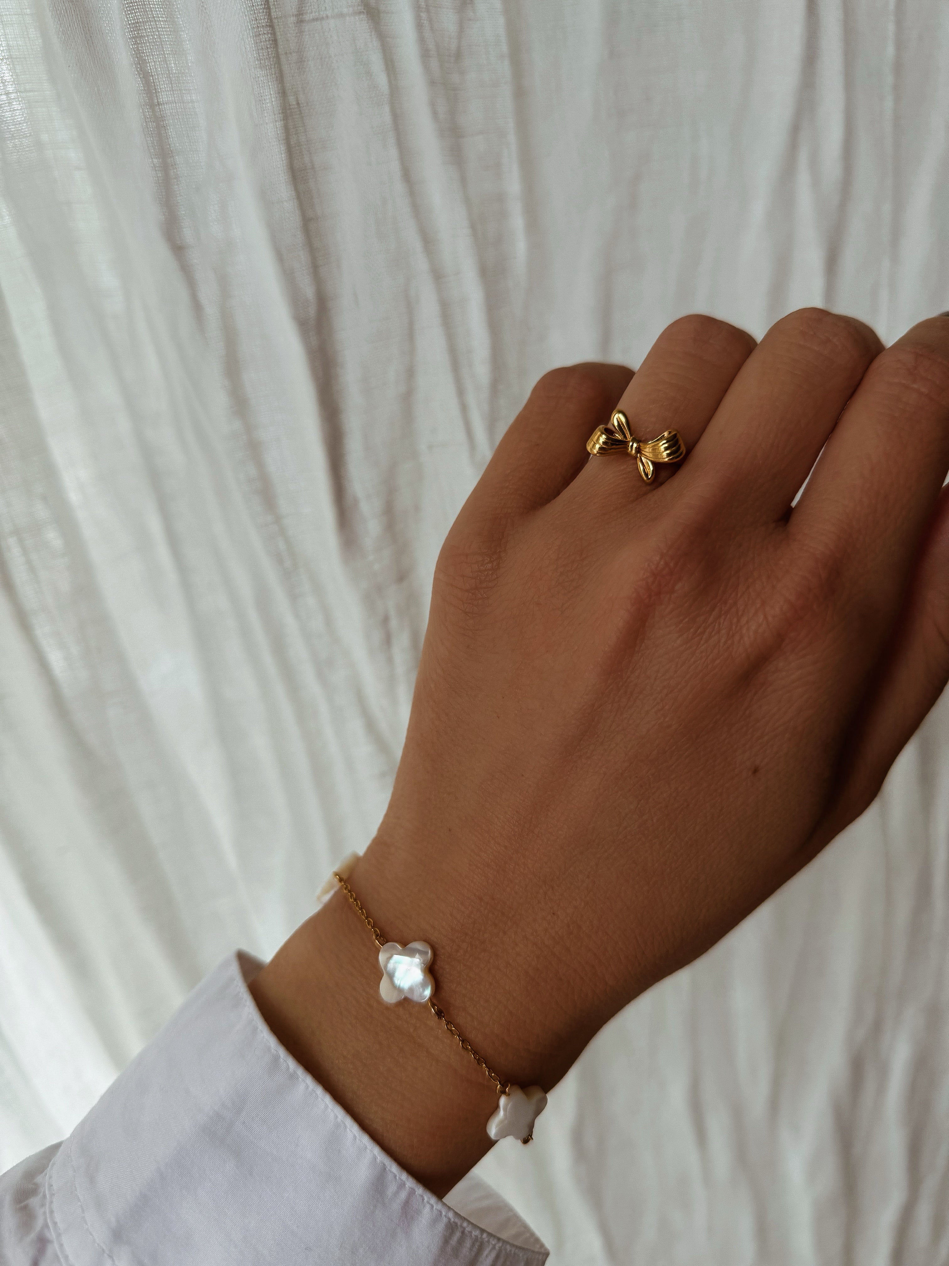 Abigail Bracelet - Boutique Minimaliste has waterproof, durable, elegant and vintage inspired jewelry