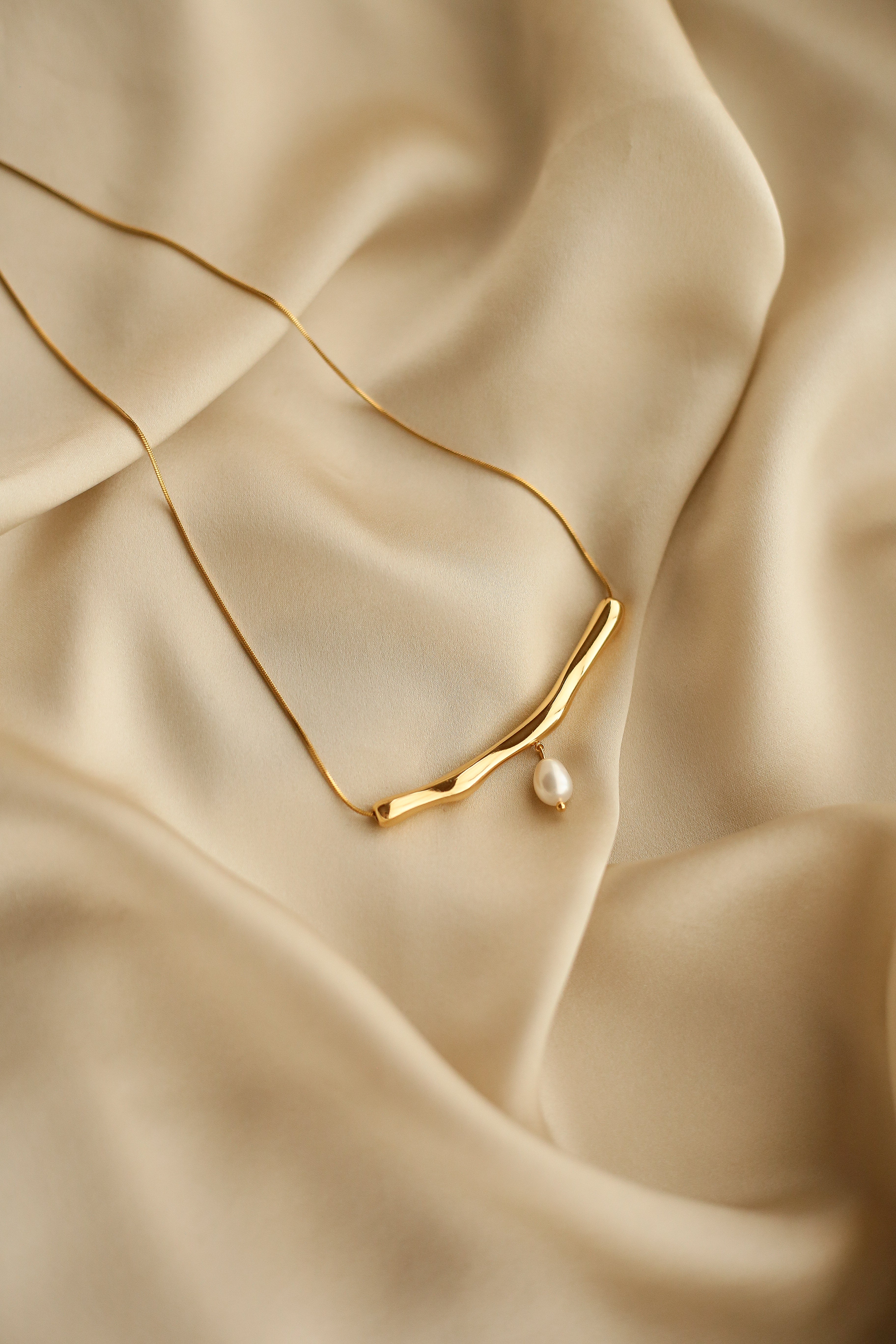 Amina Necklace - Boutique Minimaliste has waterproof, durable, elegant and vintage inspired jewelry
