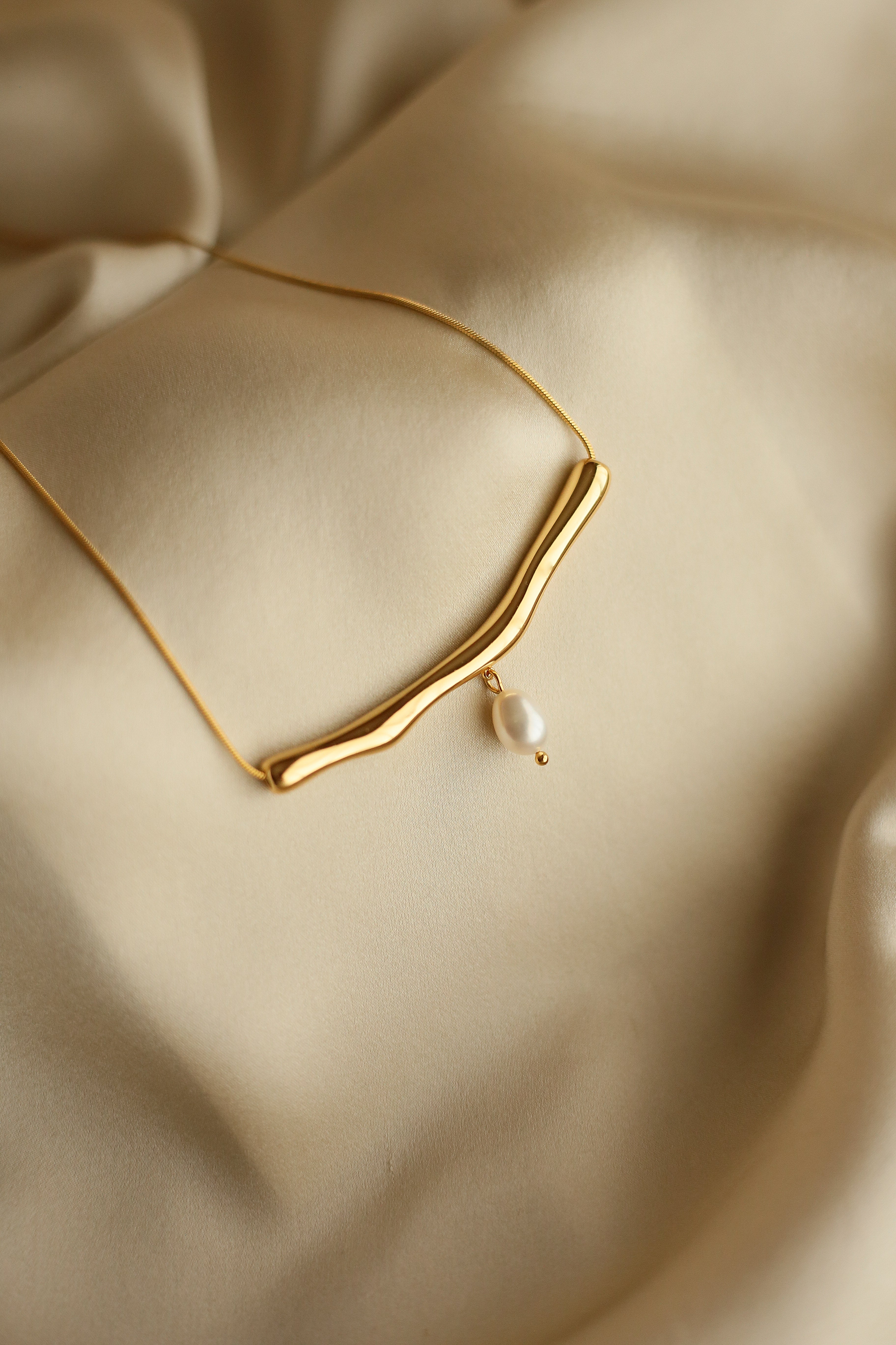 Amina Necklace - Boutique Minimaliste has waterproof, durable, elegant and vintage inspired jewelry