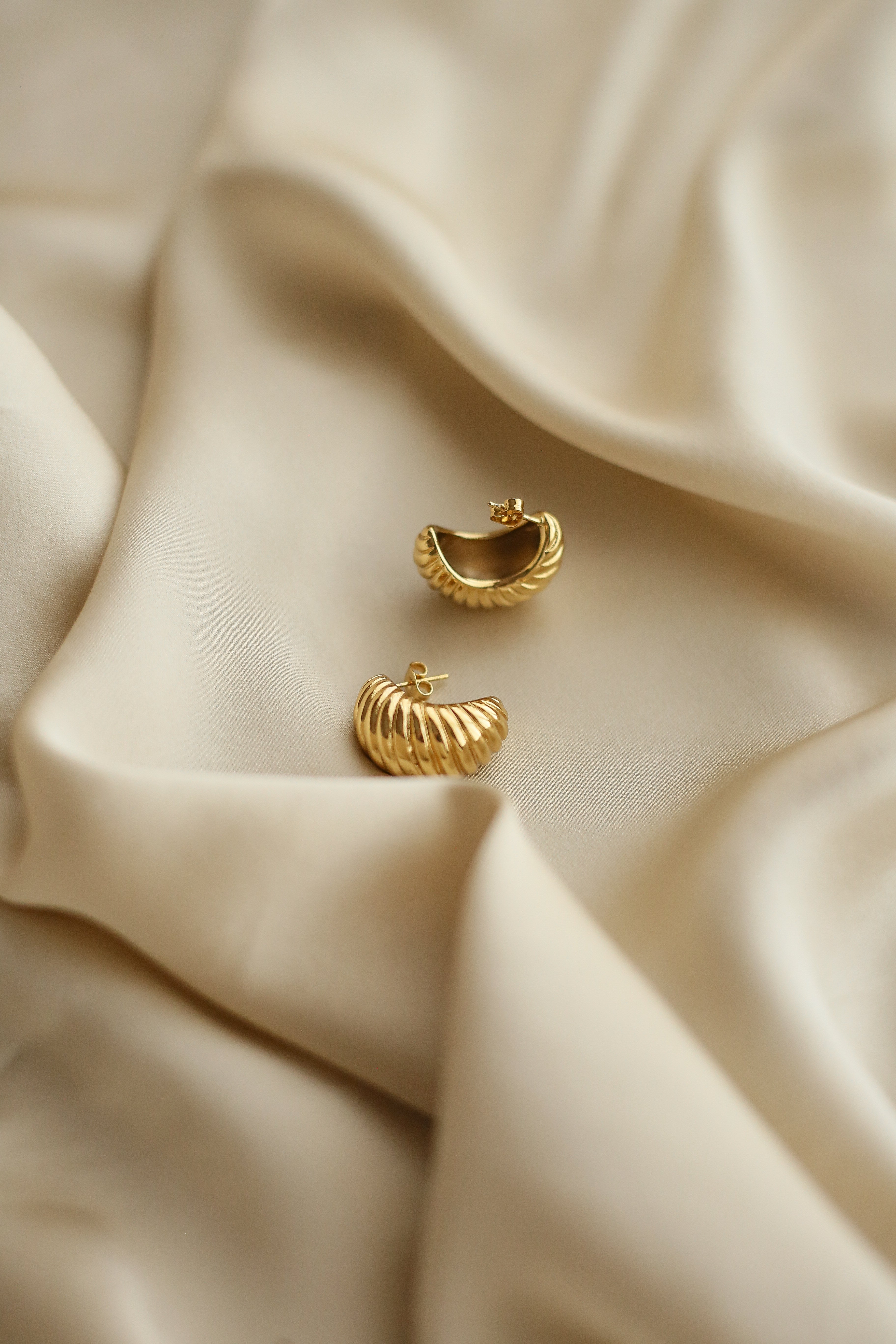 Aria Hoops - Boutique Minimaliste has waterproof, durable, elegant and vintage inspired jewelry