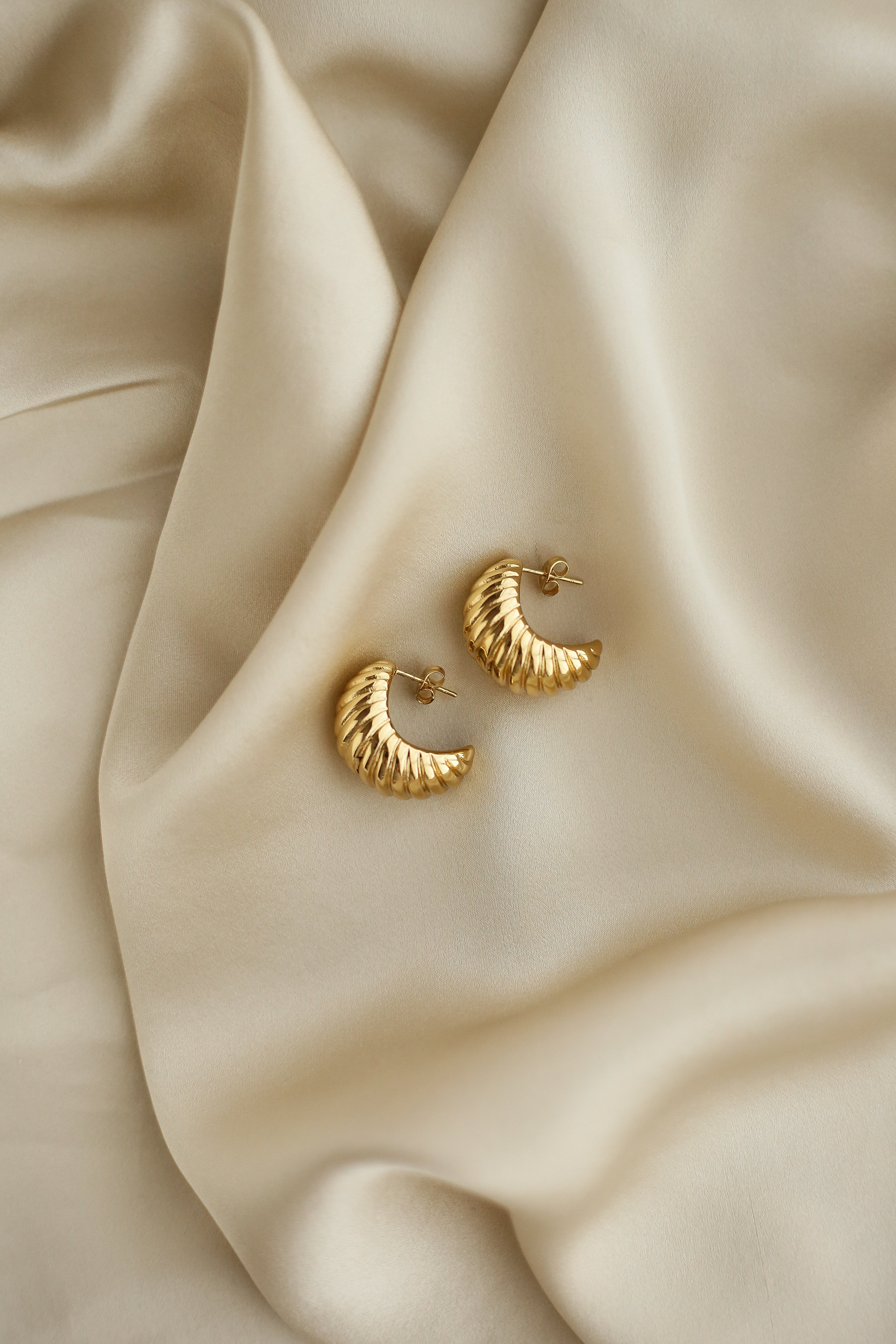 Aria Hoops - Boutique Minimaliste has waterproof, durable, elegant and vintage inspired jewelry