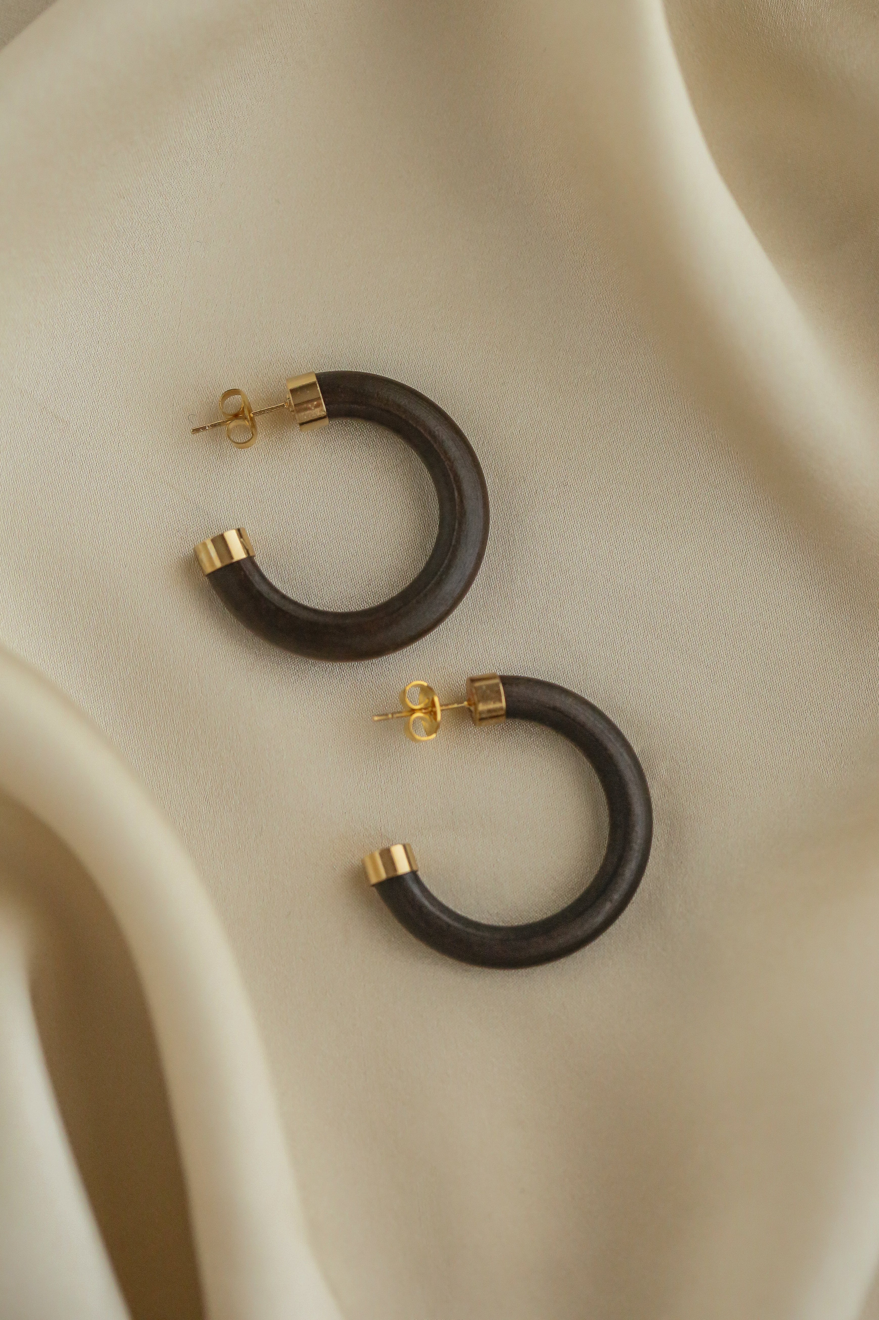 Babi Hoops - Boutique Minimaliste has waterproof, durable, elegant and vintage inspired jewelry