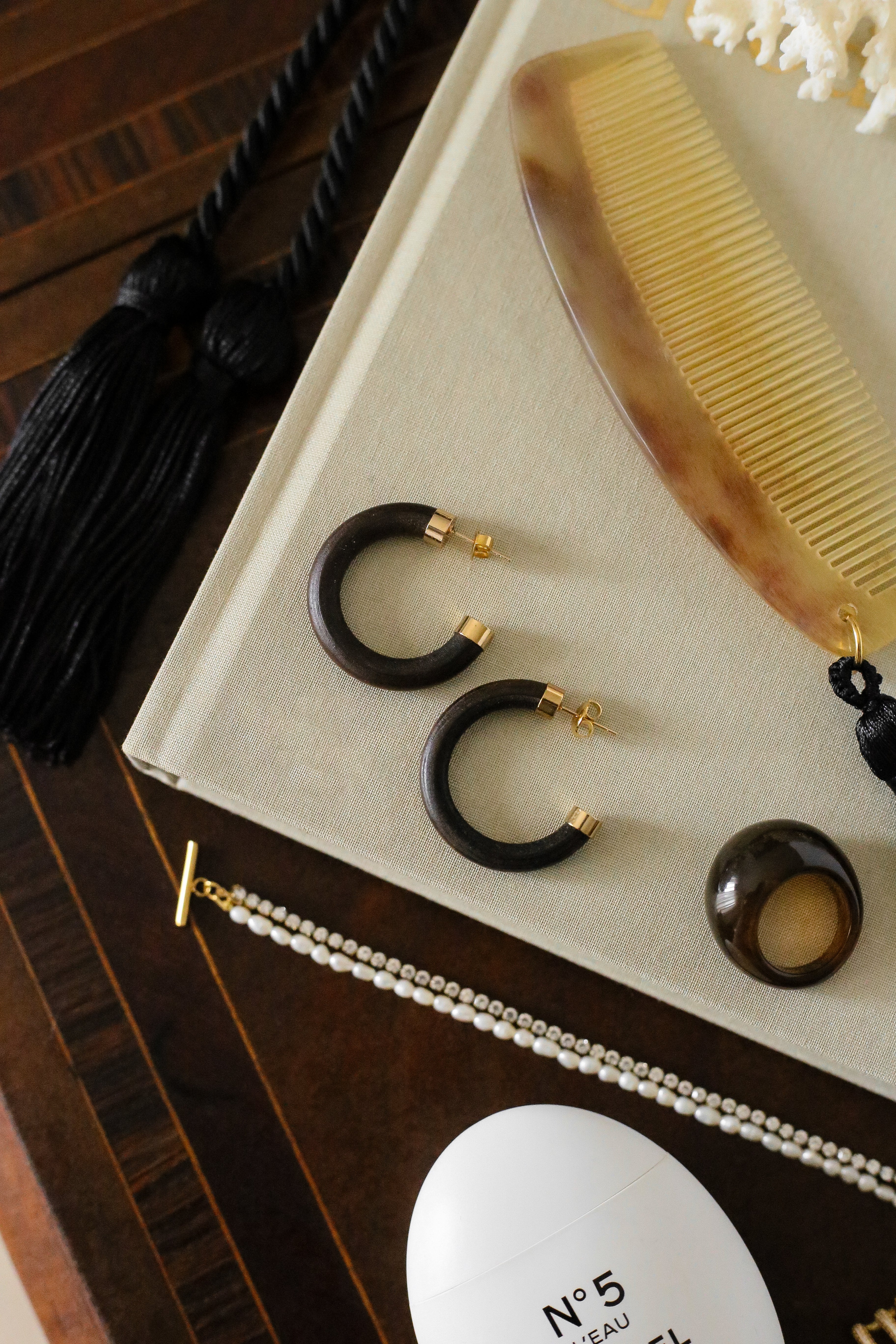 Babi Hoops - Boutique Minimaliste has waterproof, durable, elegant and vintage inspired jewelry