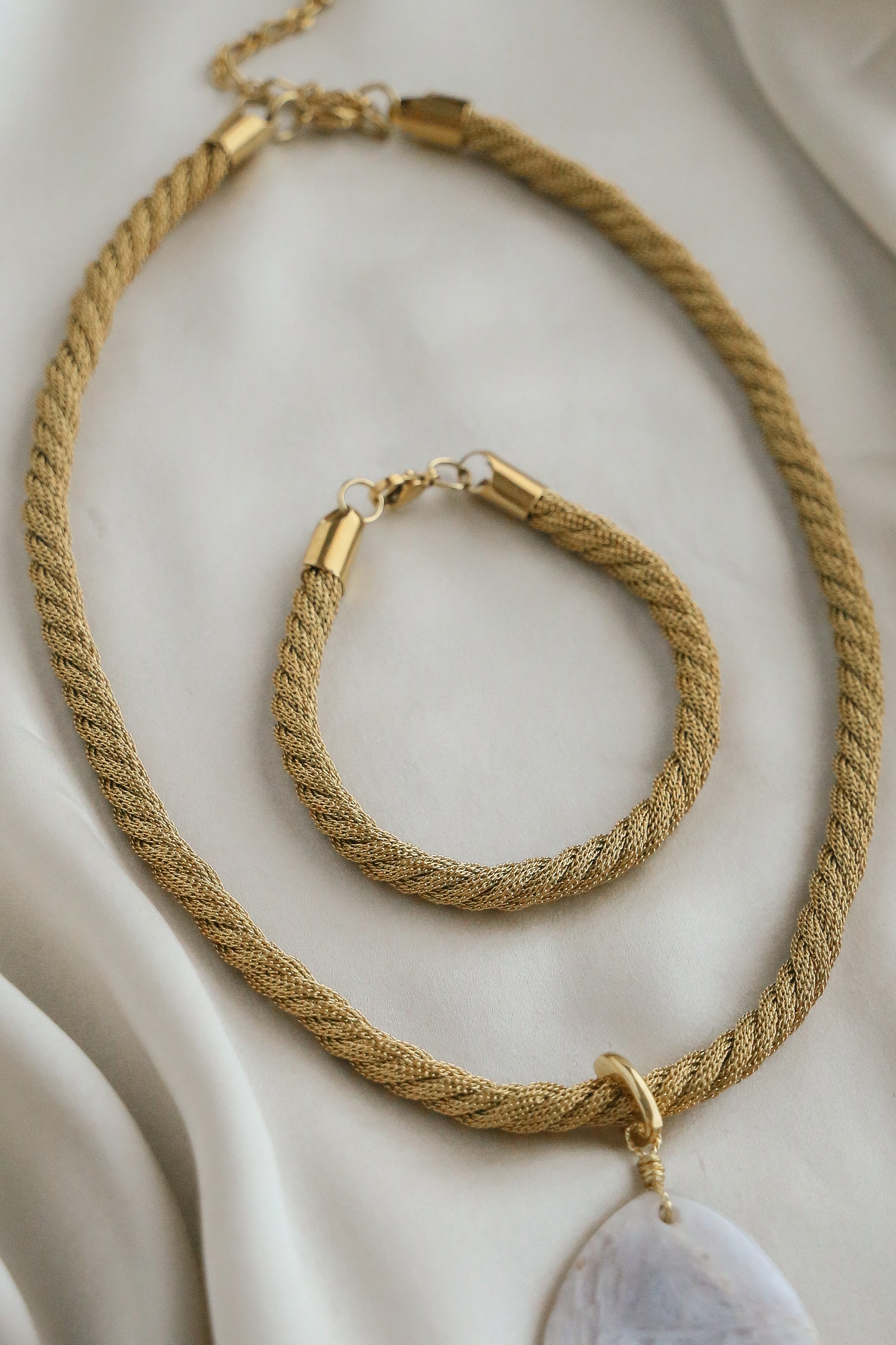 Bambi Set - Boutique Minimaliste has waterproof, durable, elegant and vintage inspired jewelry