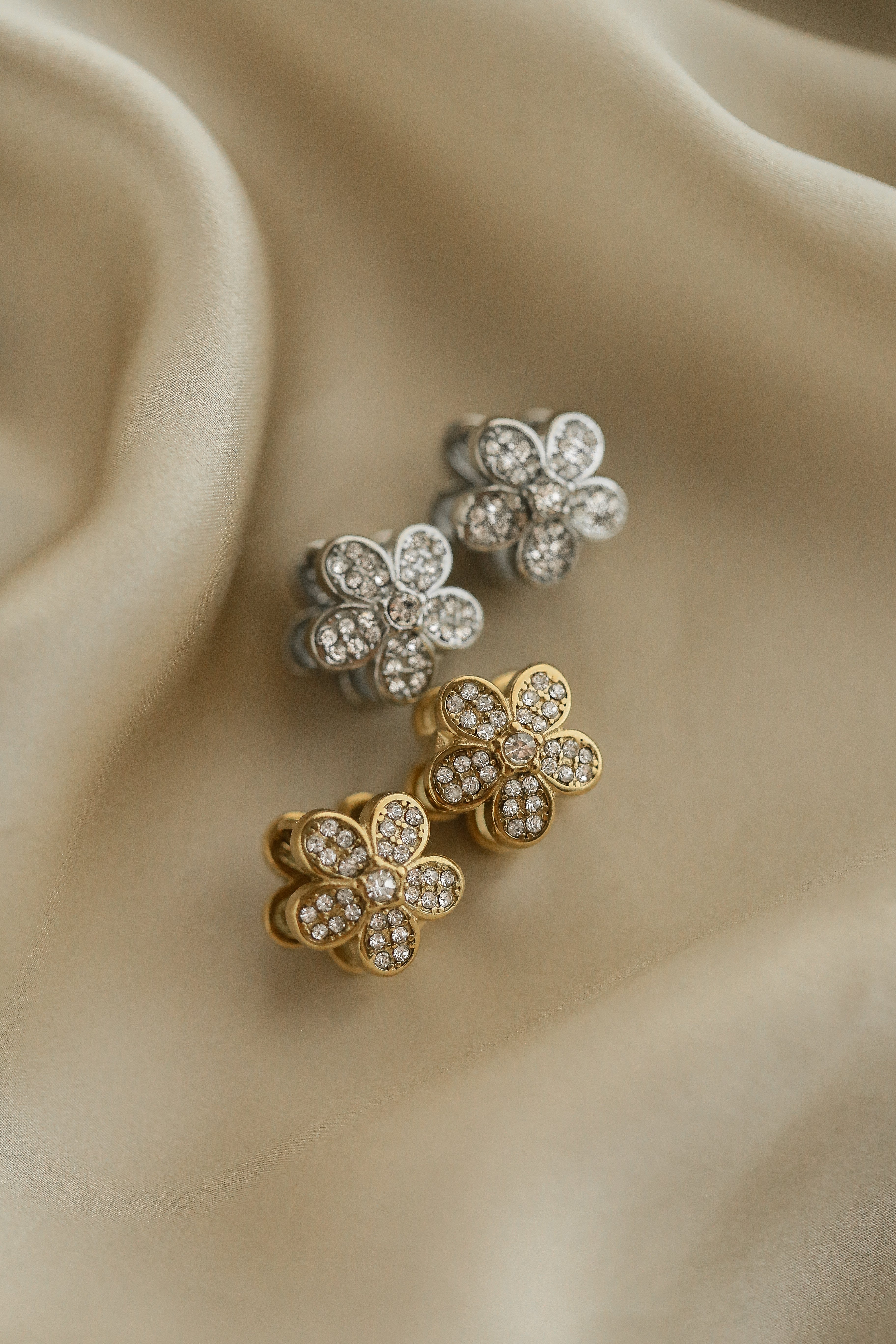 Beau Huggies - Boutique Minimaliste has waterproof, durable, elegant and vintage inspired jewelry