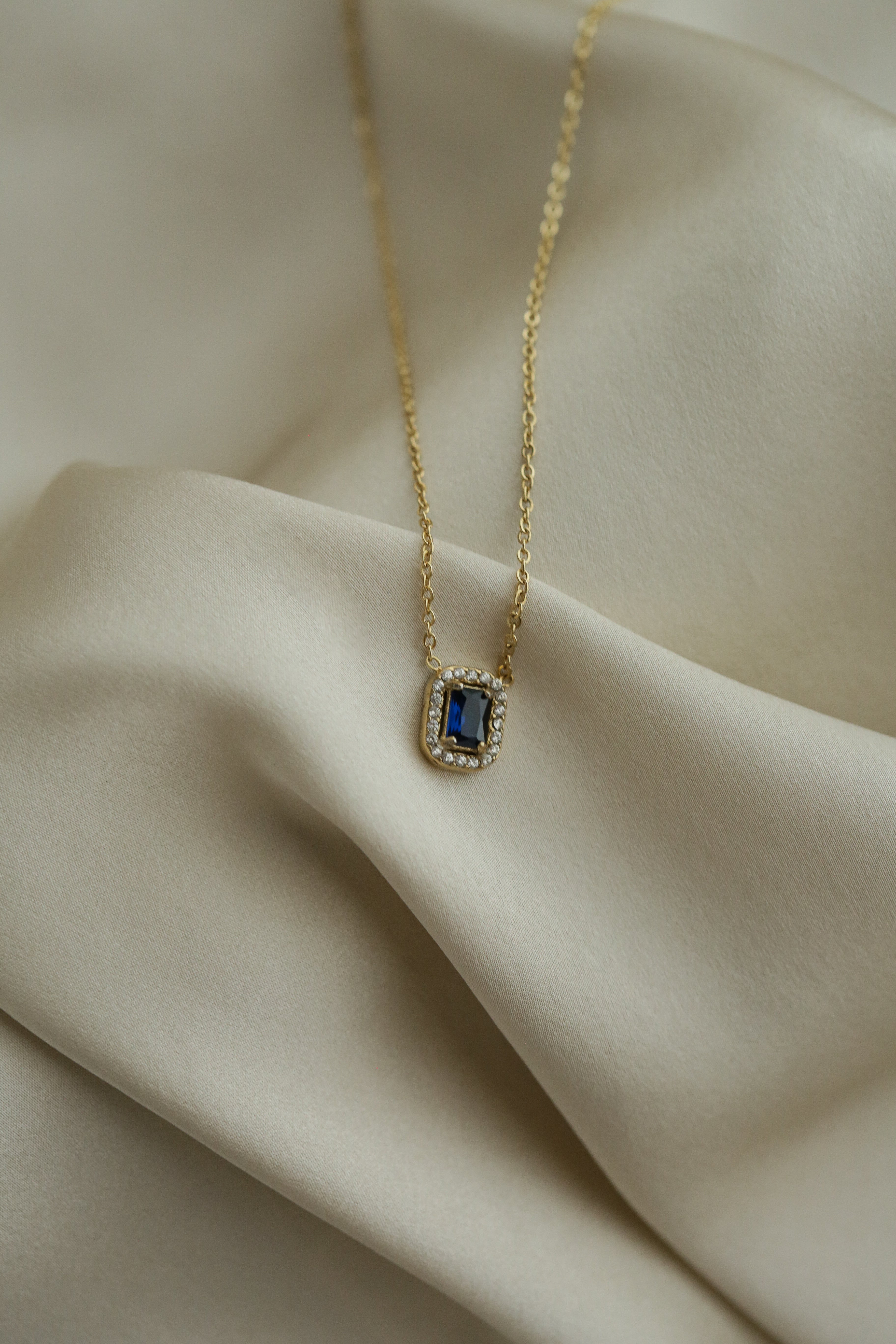 Belgravia Necklace - Boutique Minimaliste has waterproof, durable, elegant and vintage inspired jewelry