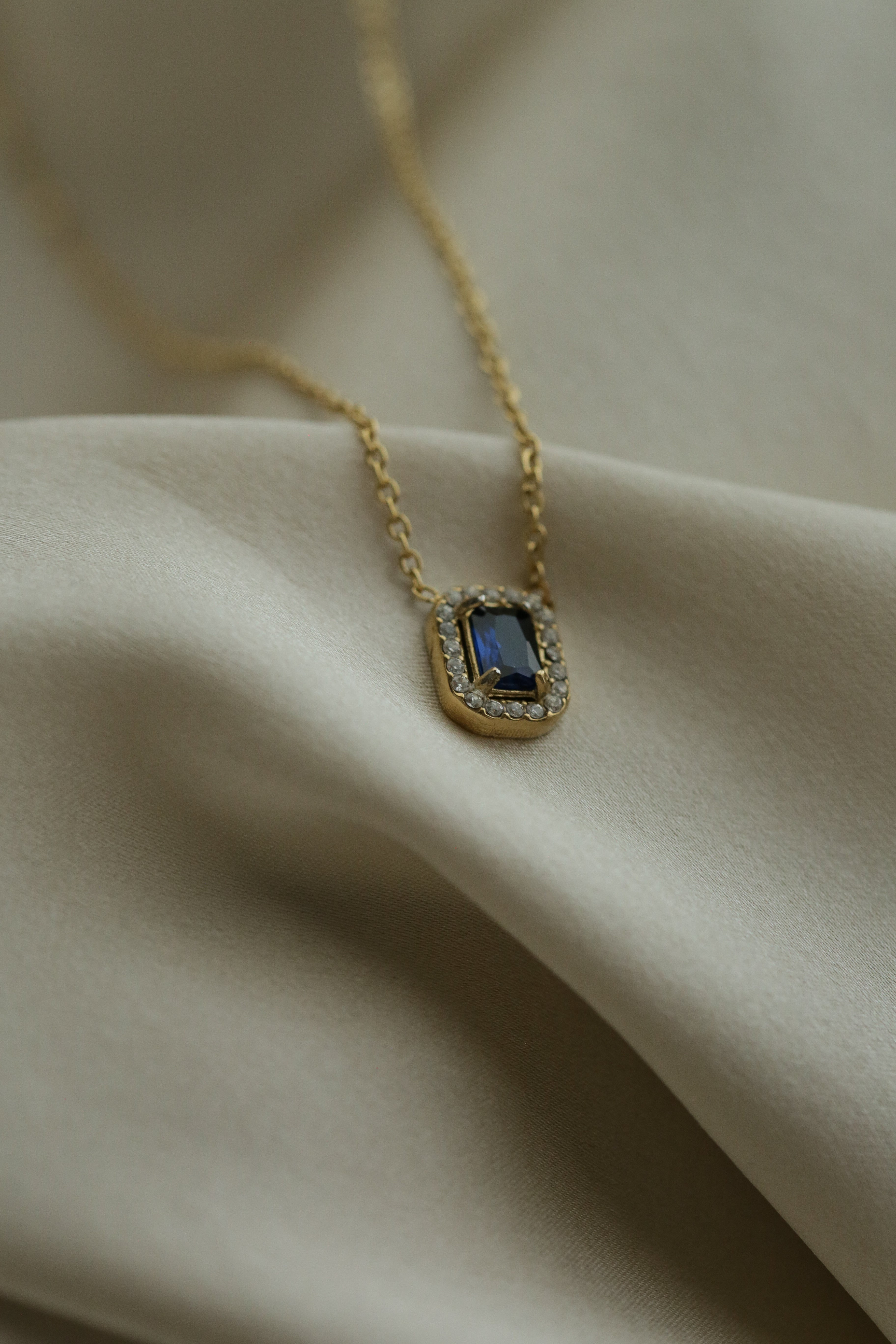 Belgravia Necklace - Boutique Minimaliste has waterproof, durable, elegant and vintage inspired jewelry