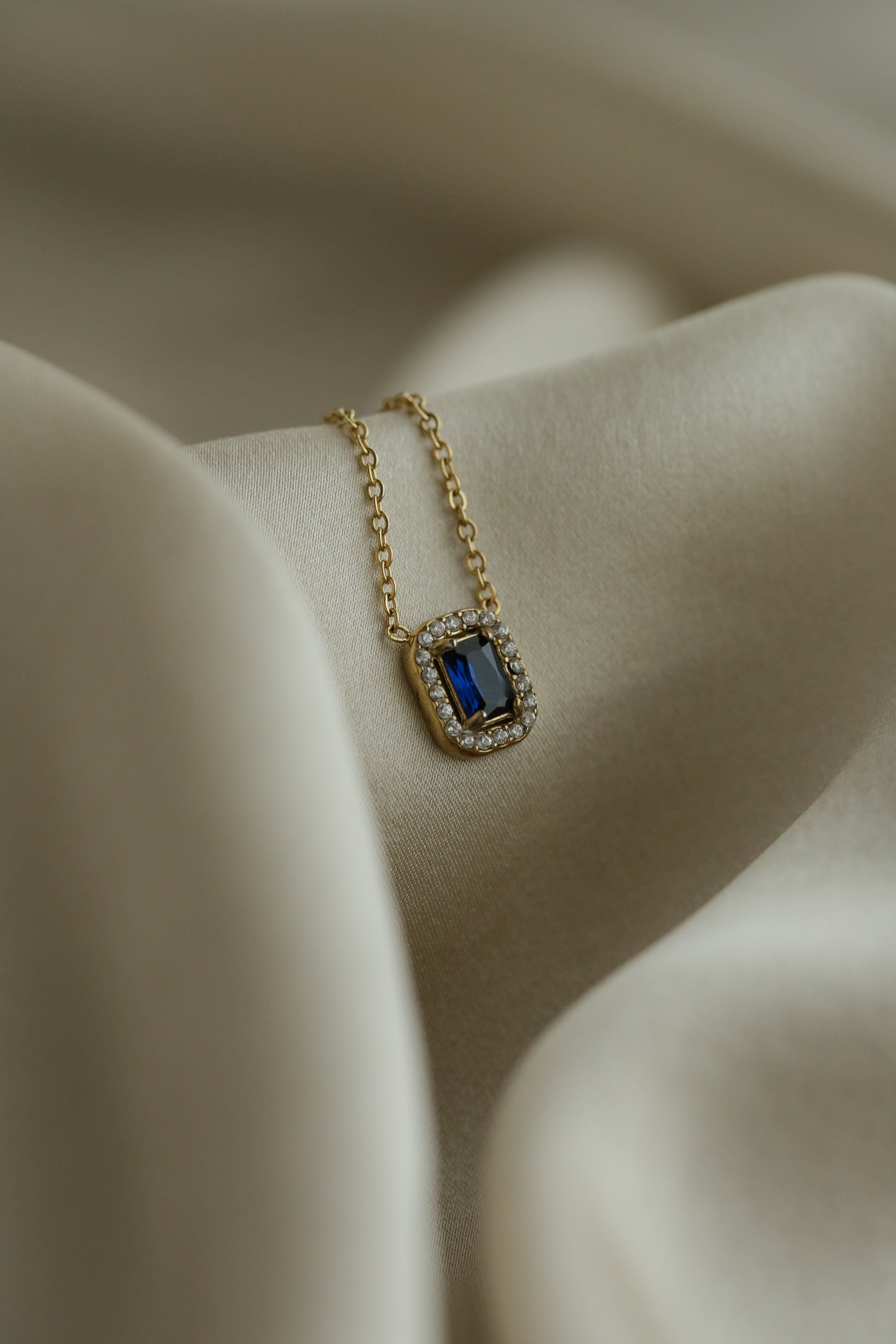 Belgravia Necklace - Boutique Minimaliste has waterproof, durable, elegant and vintage inspired jewelry