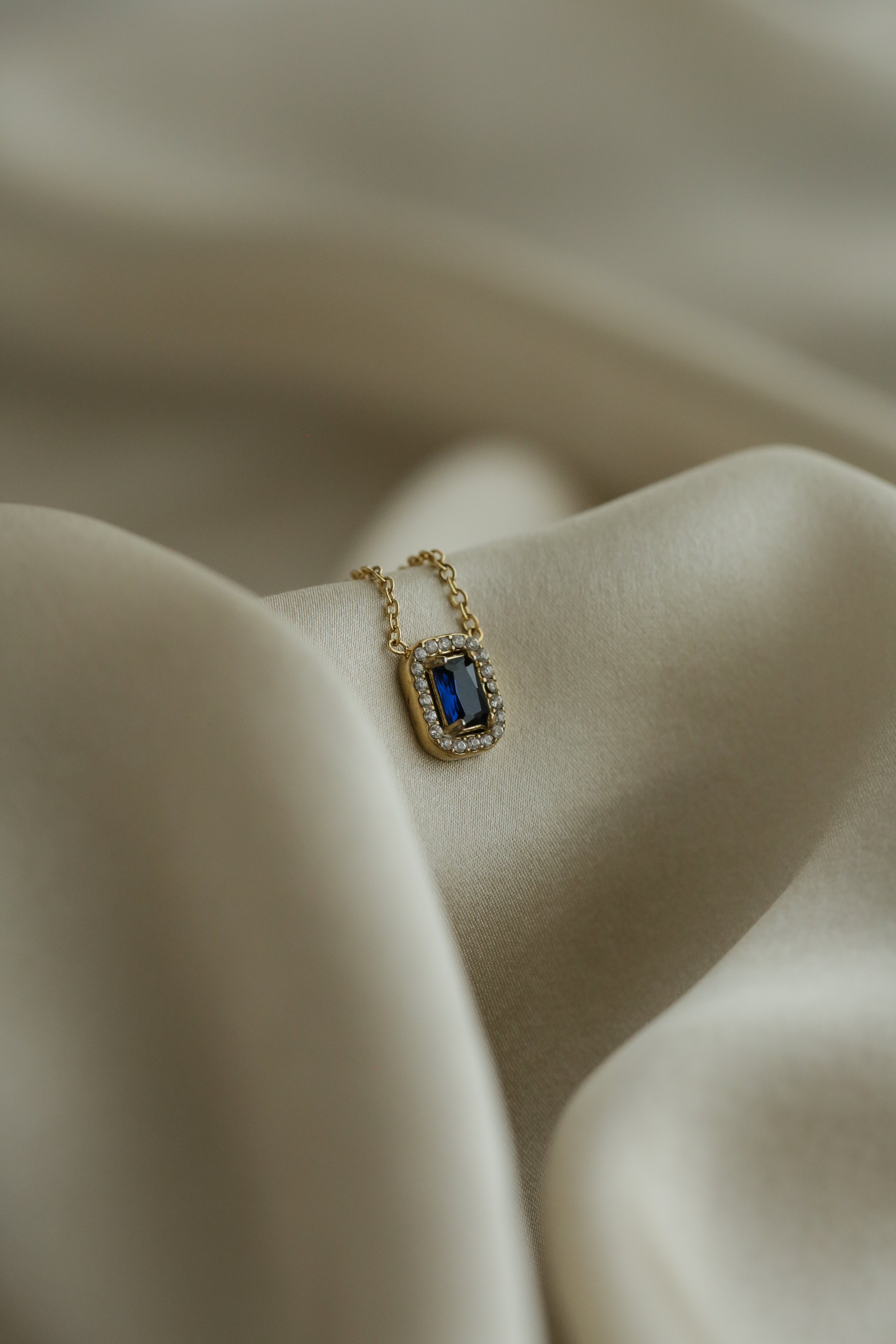 Belgravia Necklace - Boutique Minimaliste has waterproof, durable, elegant and vintage inspired jewelry