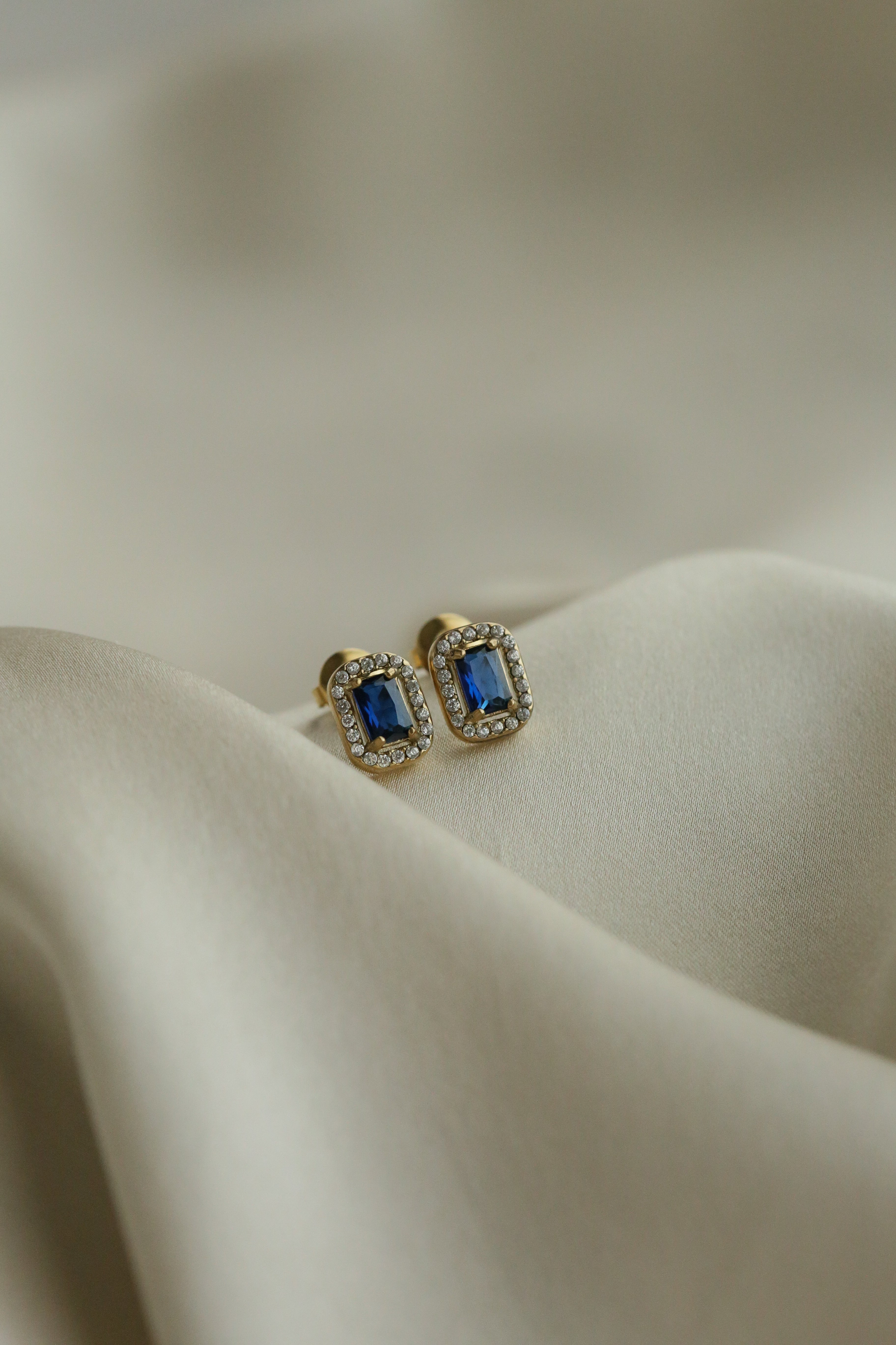 Belgravia Studs - Boutique Minimaliste has waterproof, durable, elegant and vintage inspired jewelry