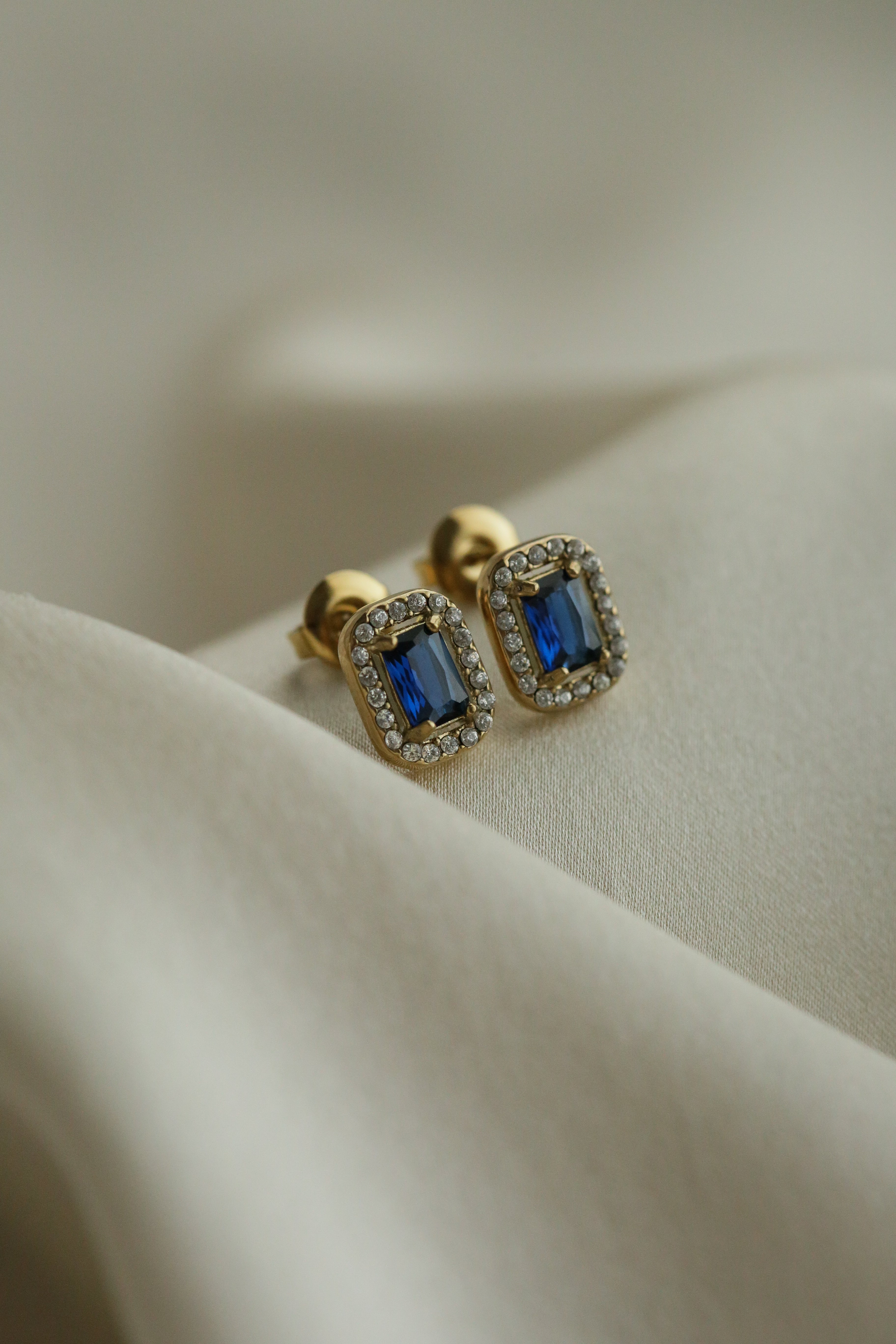 Belgravia Studs - Boutique Minimaliste has waterproof, durable, elegant and vintage inspired jewelry