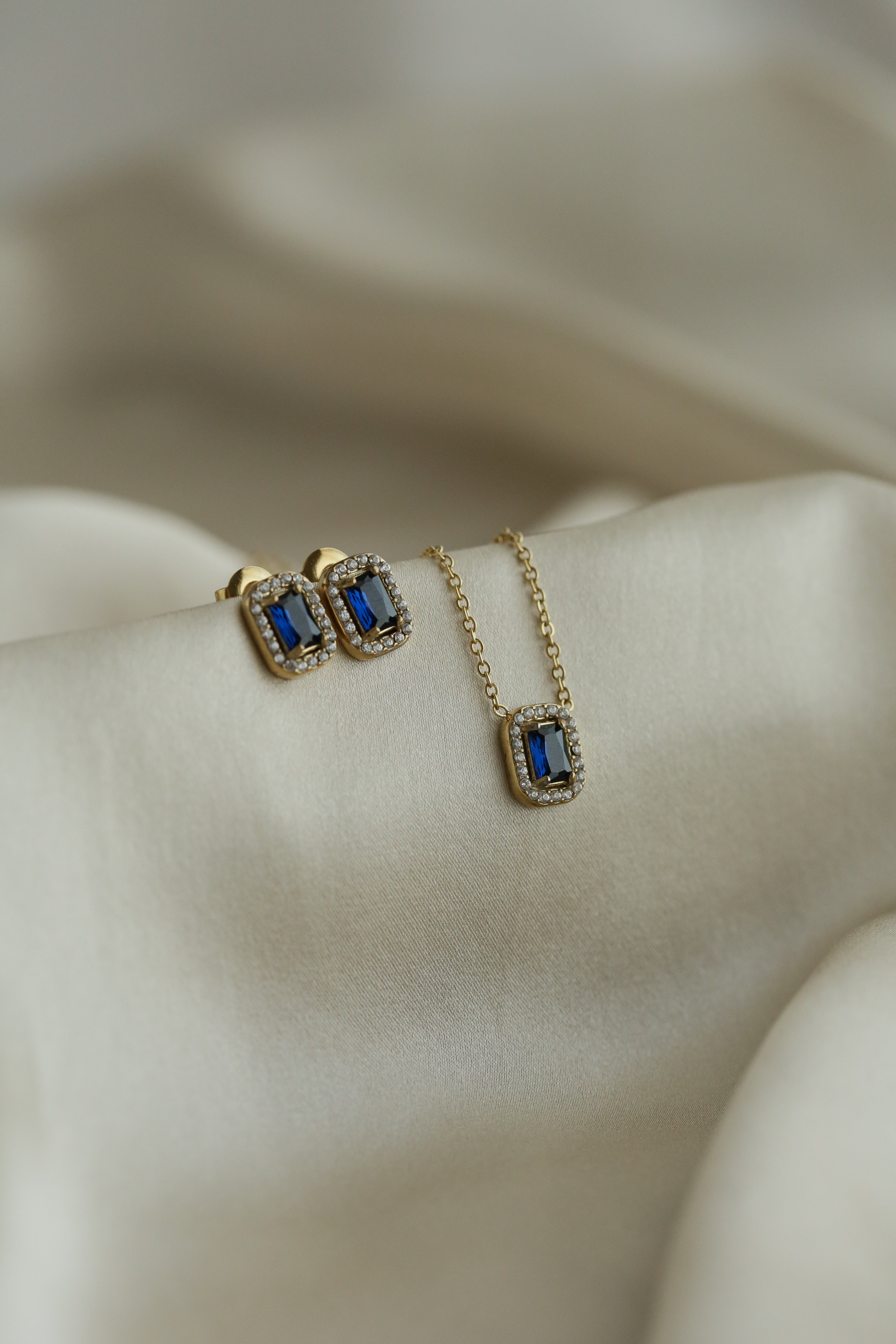 Belgravia Studs - Boutique Minimaliste has waterproof, durable, elegant and vintage inspired jewelry