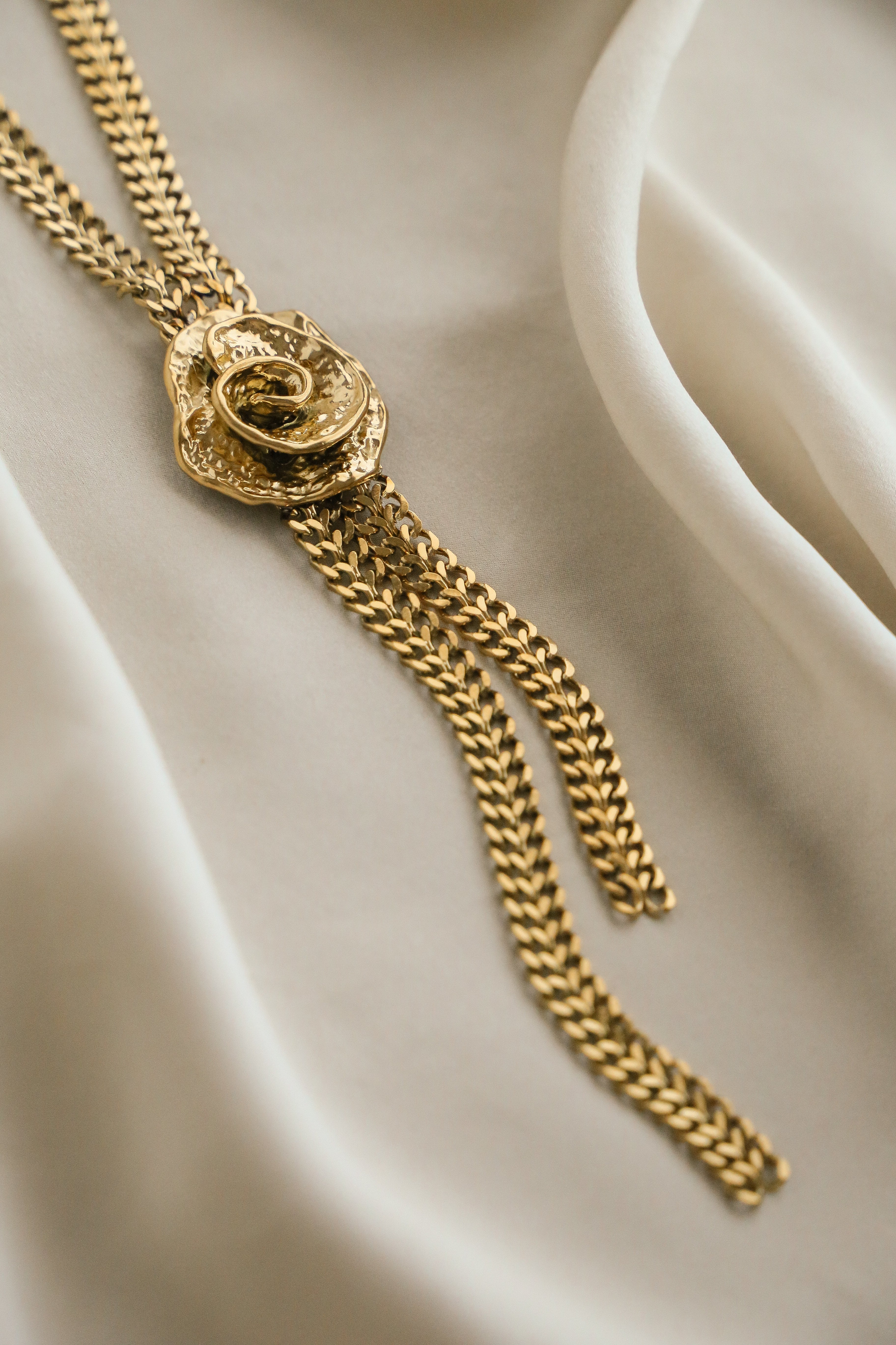 Beth Lariat Necklace - Boutique Minimaliste has waterproof, durable, elegant and vintage inspired jewelry
