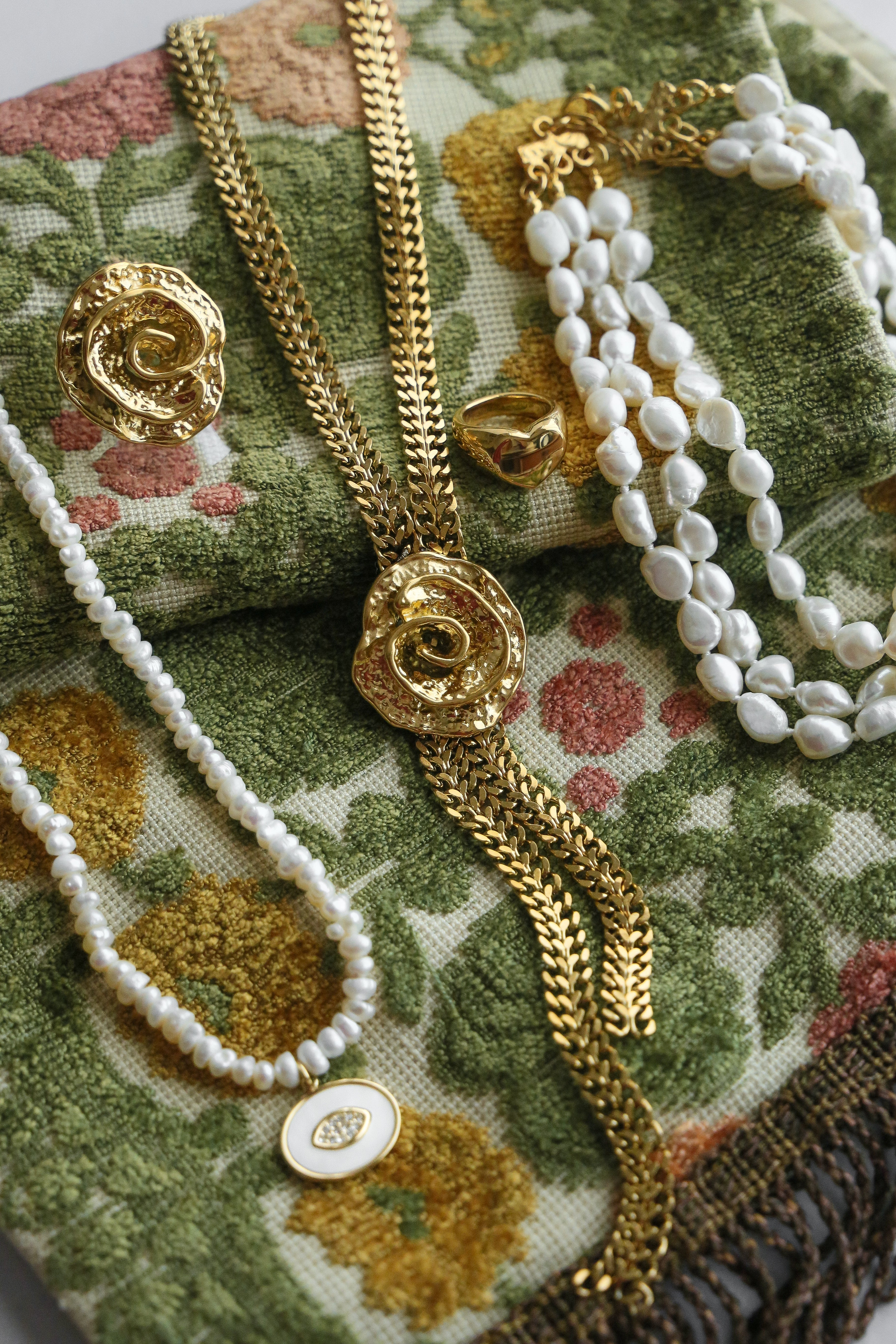 Beth Lariat Necklace - Boutique Minimaliste has waterproof, durable, elegant and vintage inspired jewelry