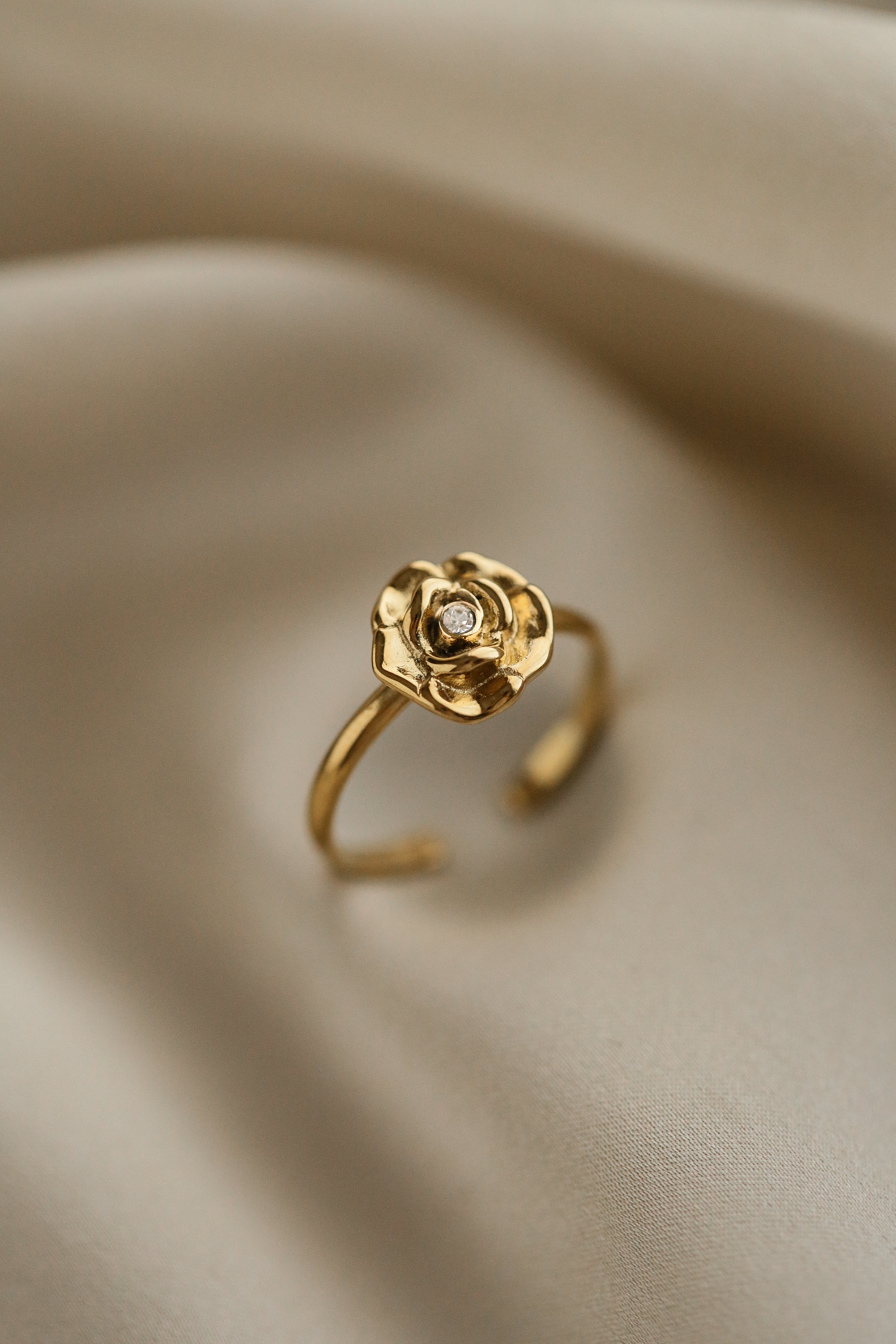 Beth Ring - Boutique Minimaliste has waterproof, durable, elegant and vintage inspired jewelry