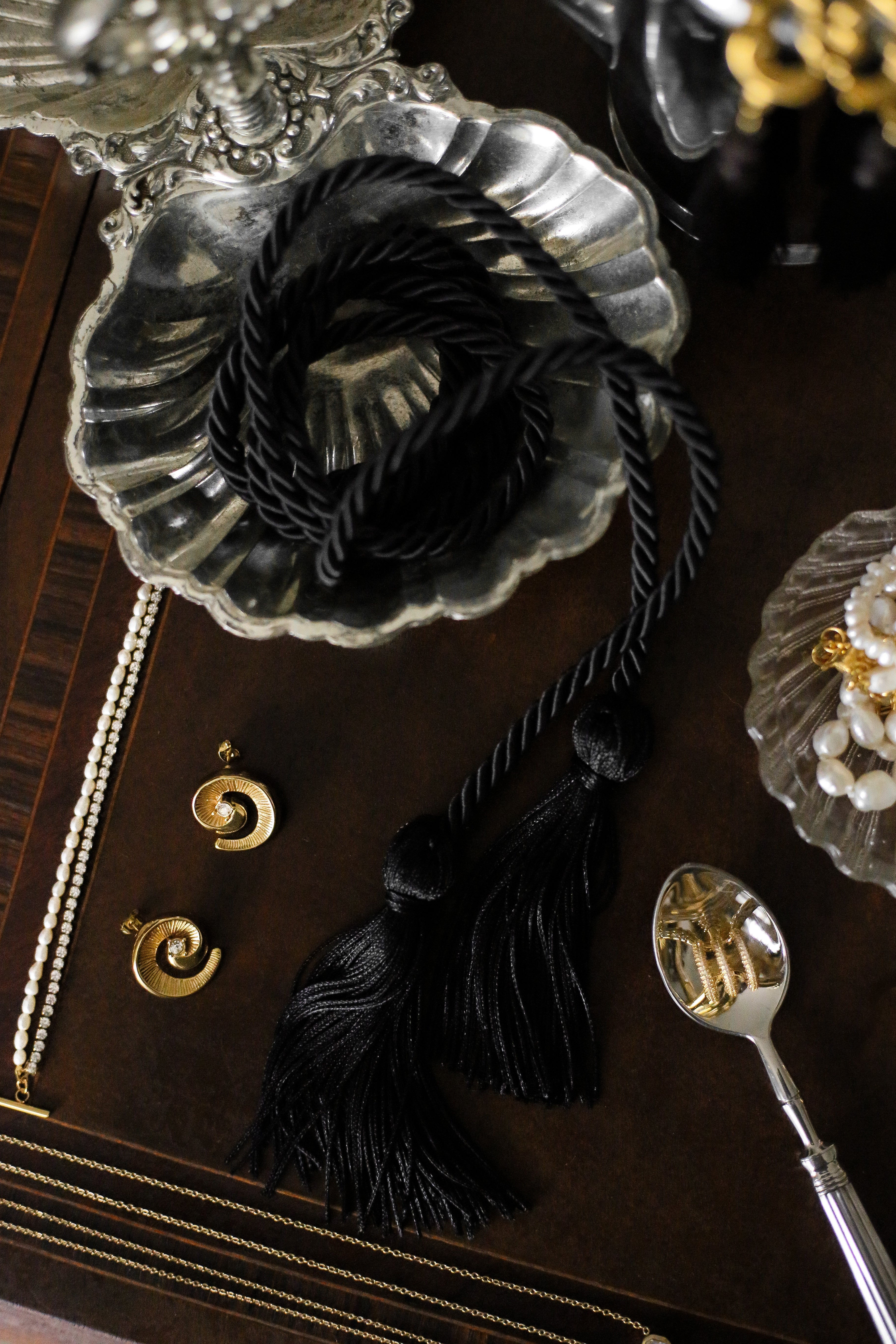 Bon Bon Belt - Boutique Minimaliste has waterproof, durable, elegant and vintage inspired jewelry