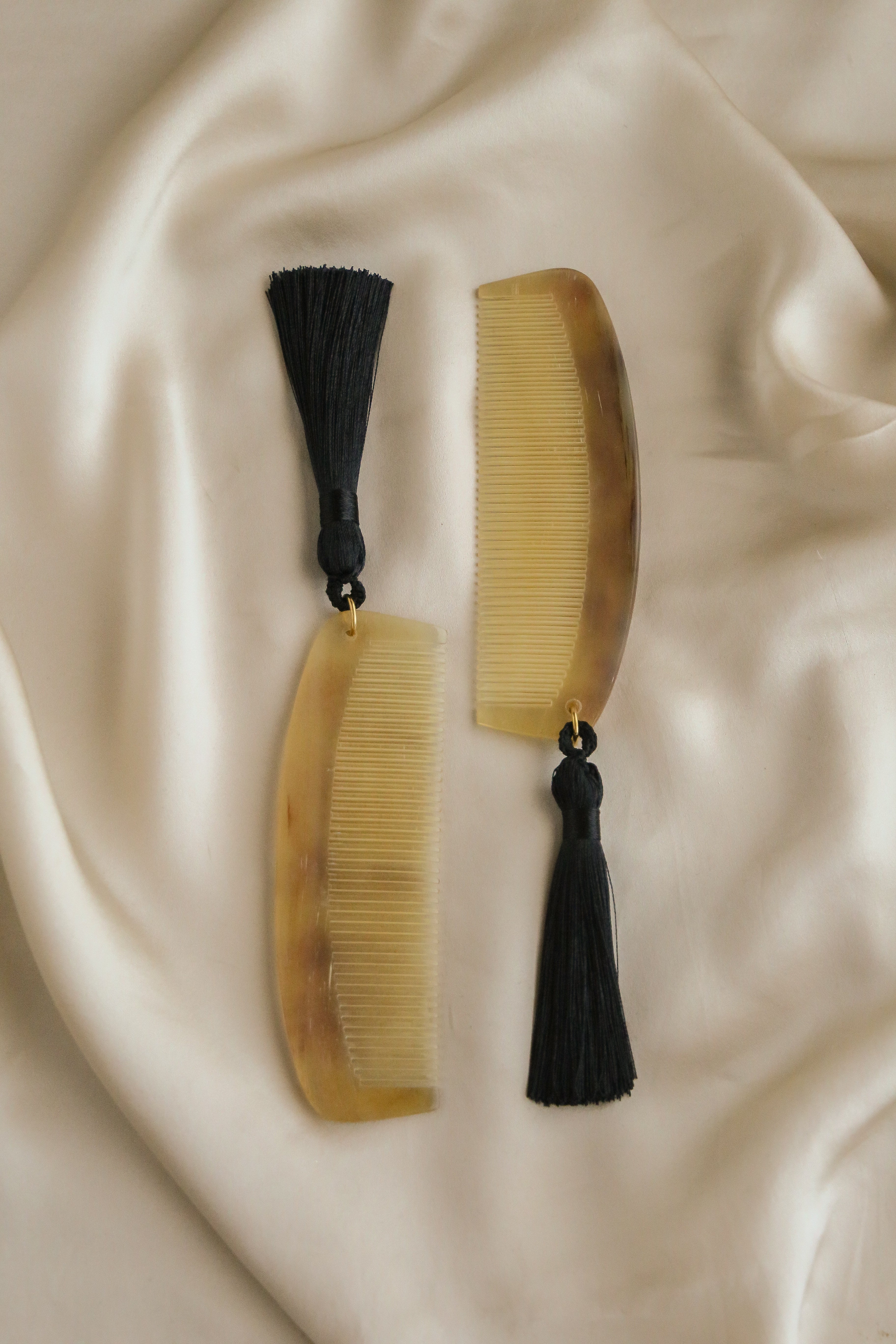Bon Bon (Vintage) Tasseled Comb - Boutique Minimaliste has waterproof, durable, elegant and vintage inspired jewelry