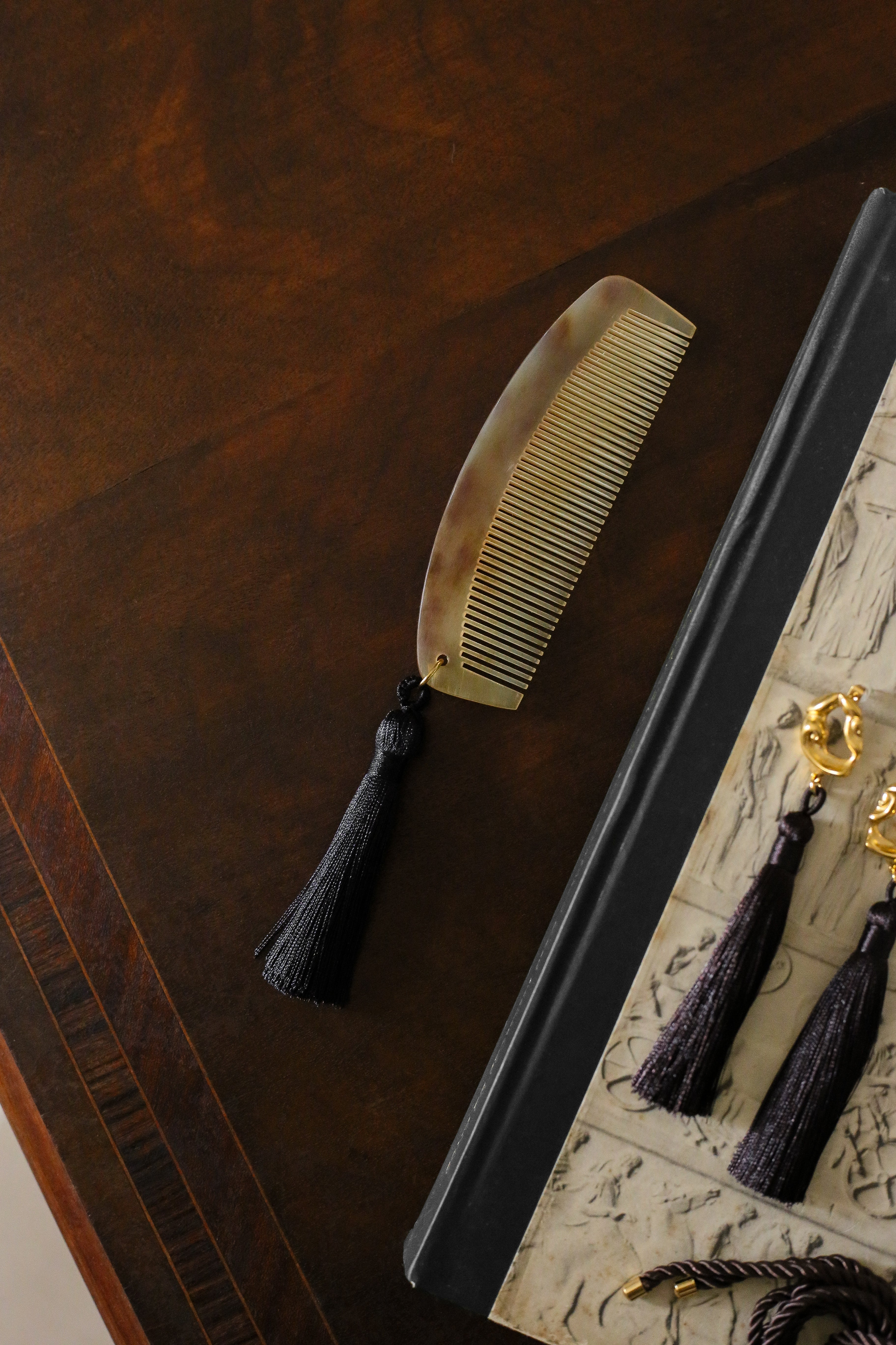 Bon Bon (Vintage) Tasseled Comb - Boutique Minimaliste has waterproof, durable, elegant and vintage inspired jewelry