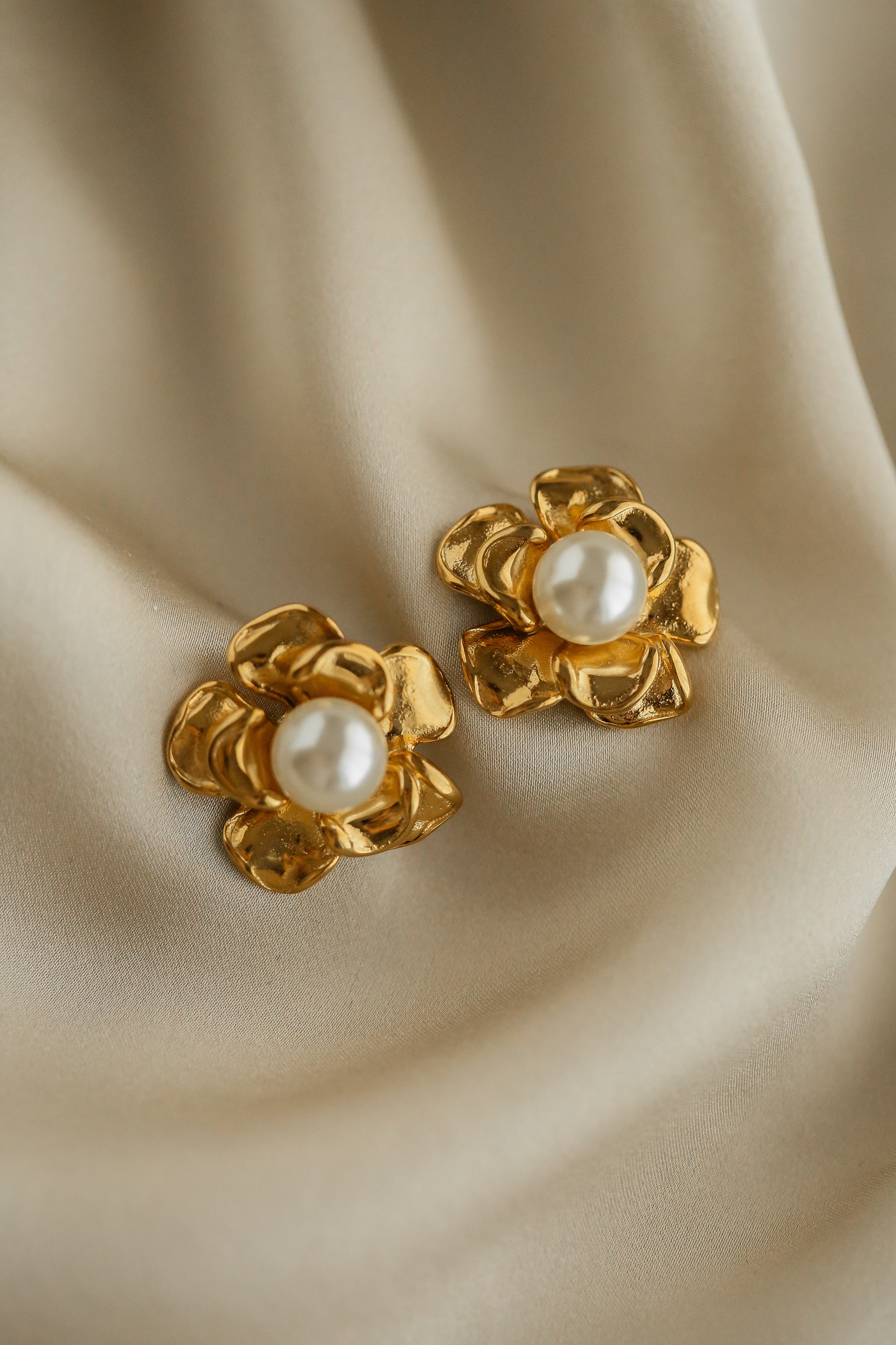 Bonnie Earrings - Boutique Minimaliste has waterproof, durable, elegant and vintage inspired jewelry