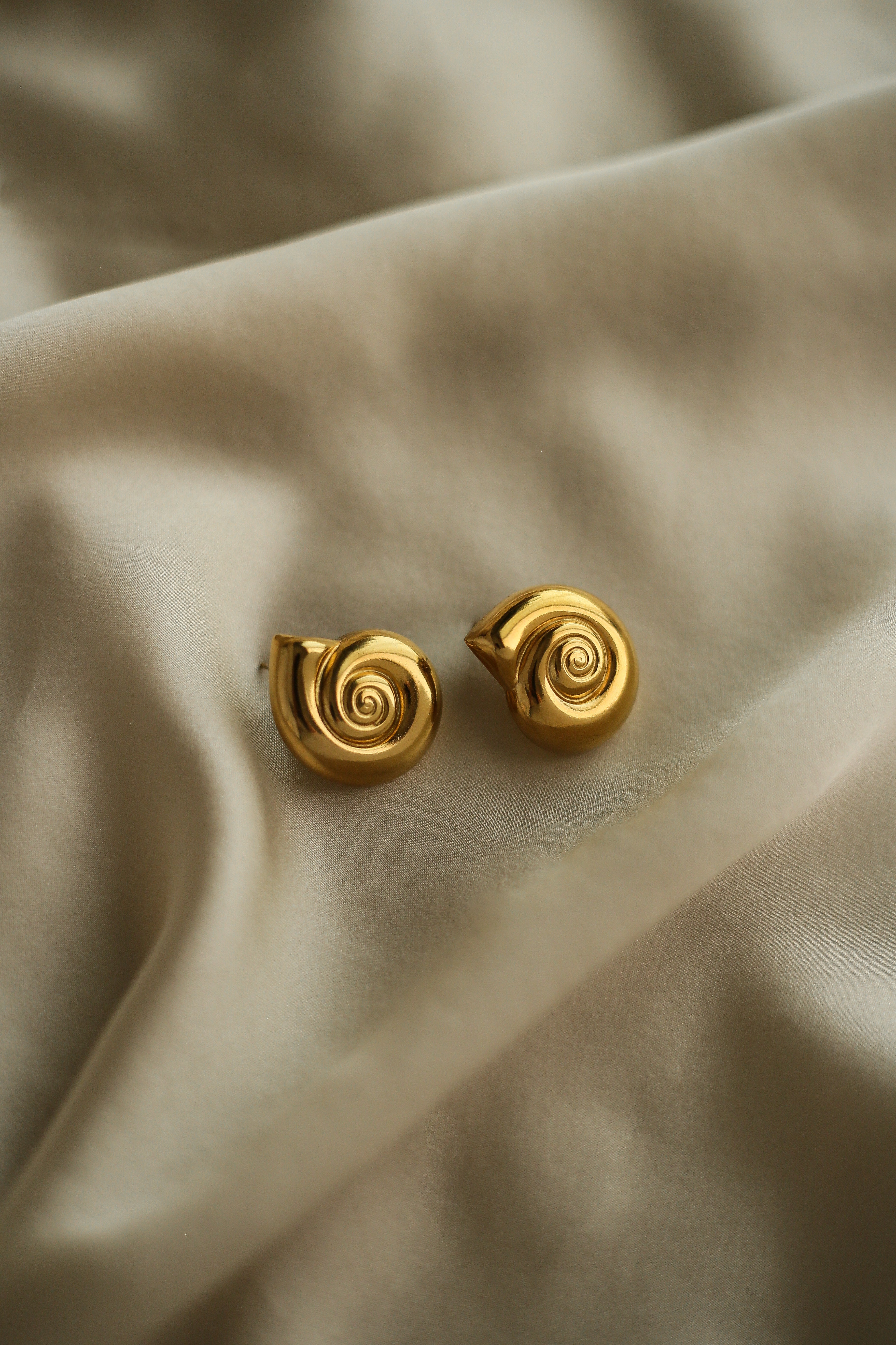 Carrie Earrings - has waterproof, durable, elegant and vintage inspired jewelry