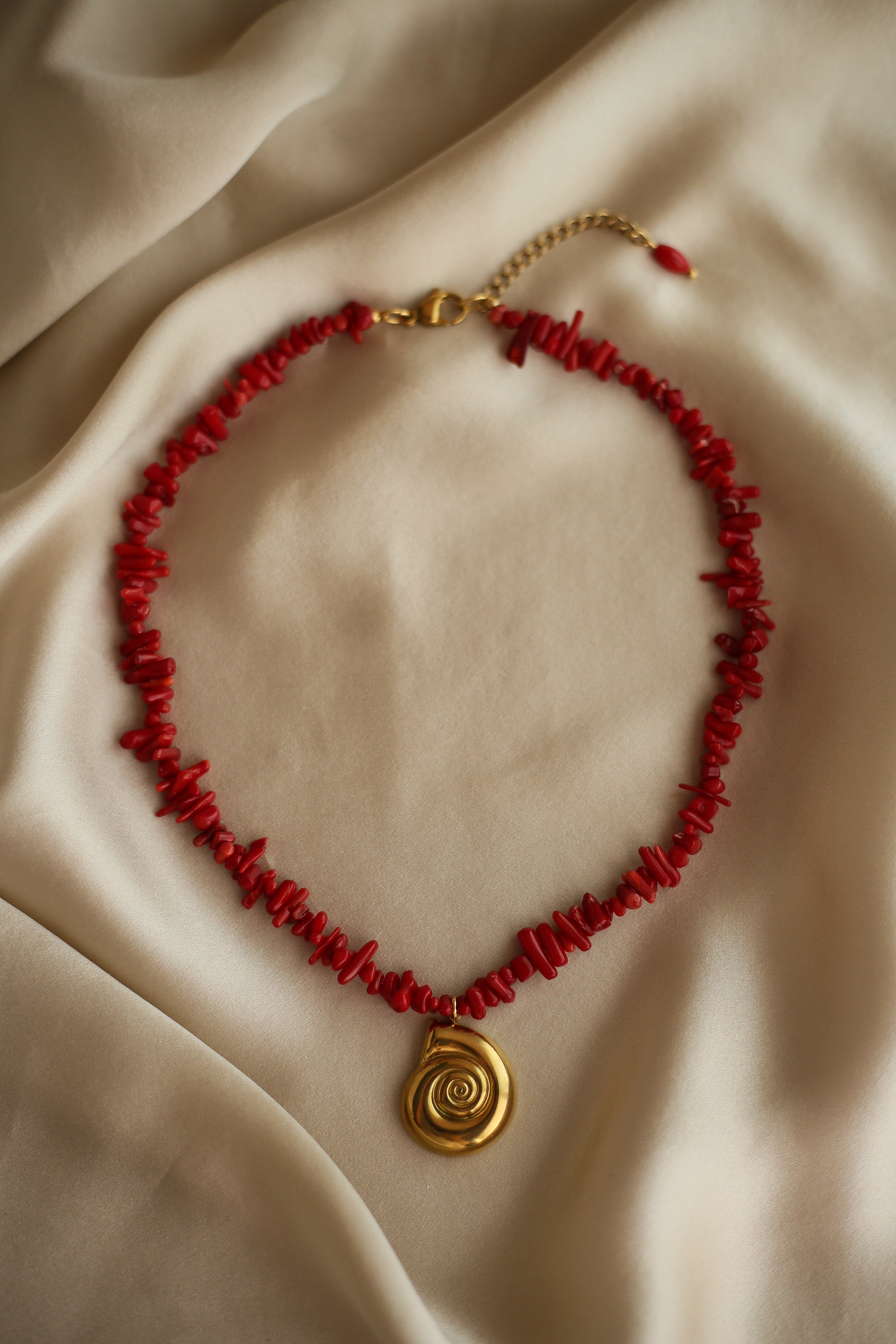 Carrie Necklace - has waterproof, durable, elegant and vintage inspired jewelry