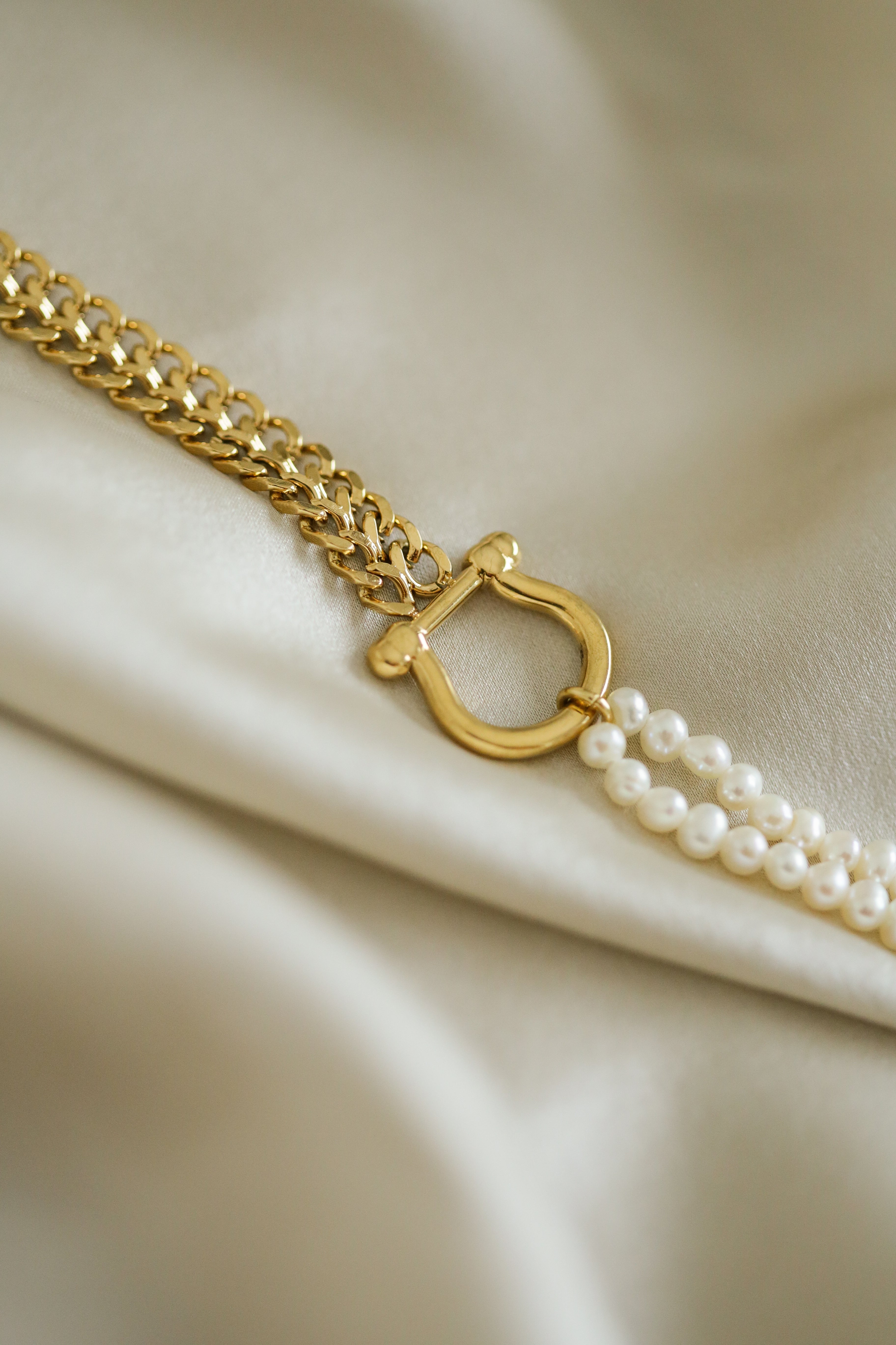 Chain and Pearls Bracelet - Boutique Minimaliste has waterproof, durable, elegant and vintage inspired jewelry