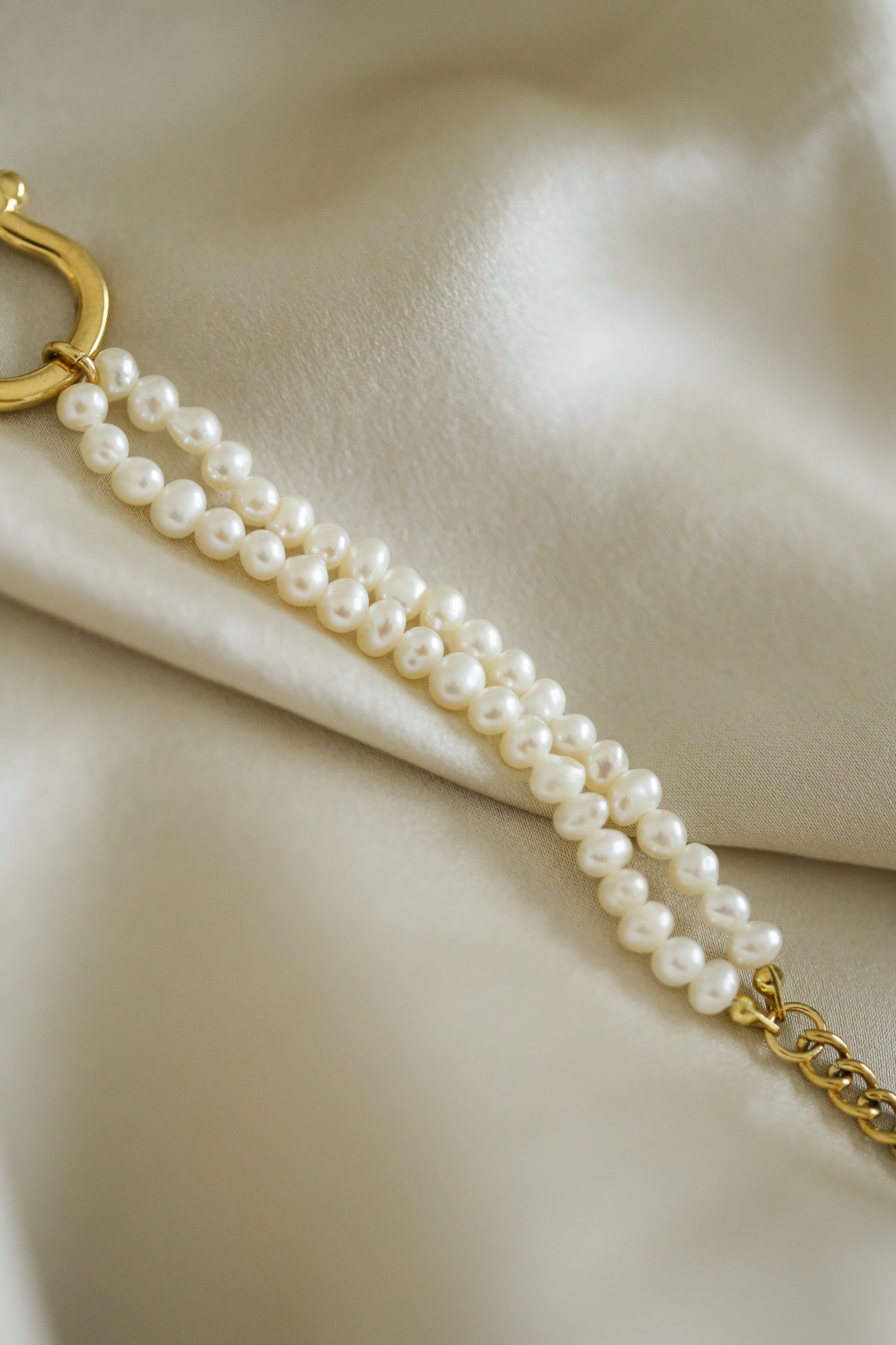 Chain and Pearls Bracelet - Boutique Minimaliste has waterproof, durable, elegant and vintage inspired jewelry