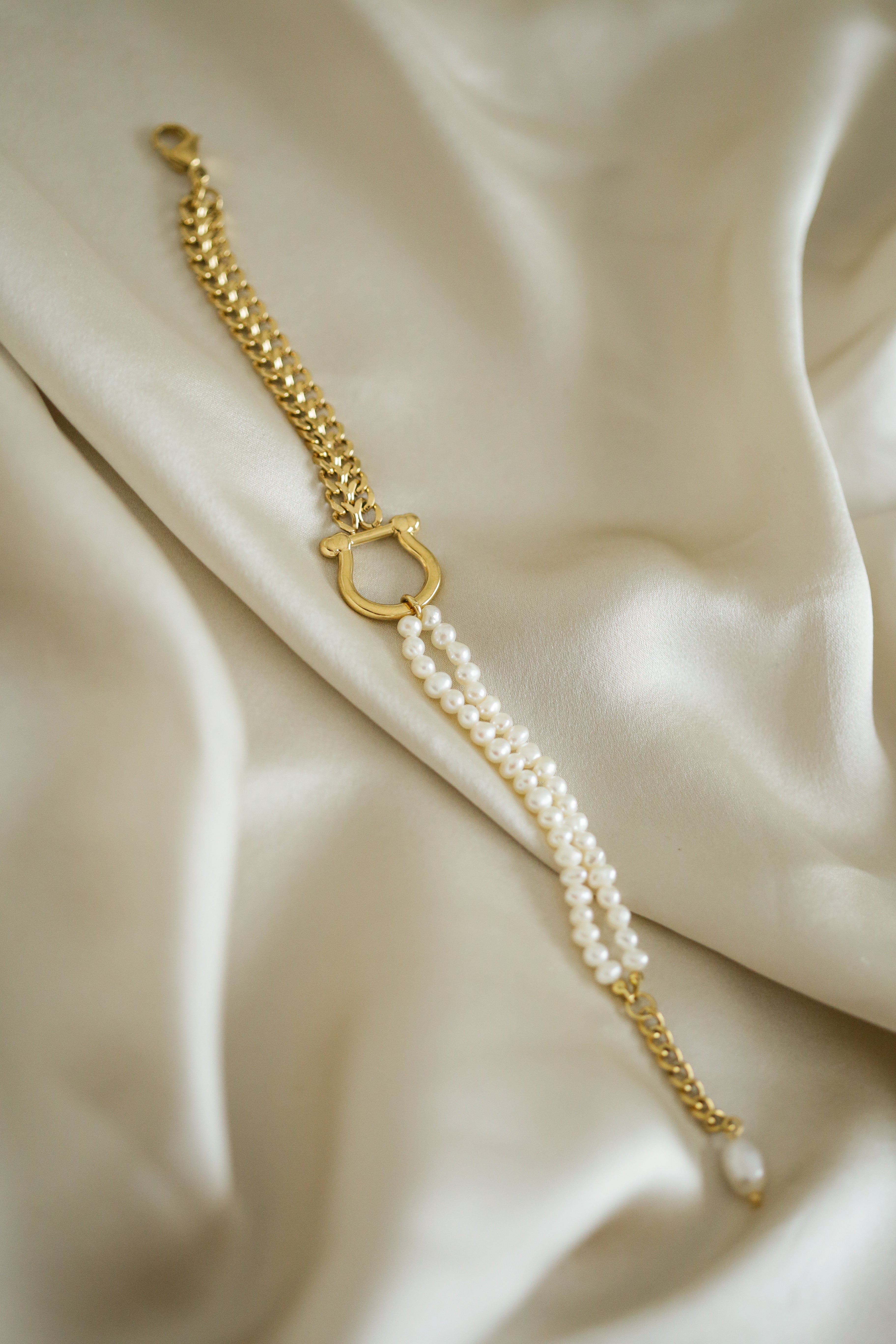 Chain and Pearls Bracelet - Boutique Minimaliste has waterproof, durable, elegant and vintage inspired jewelry