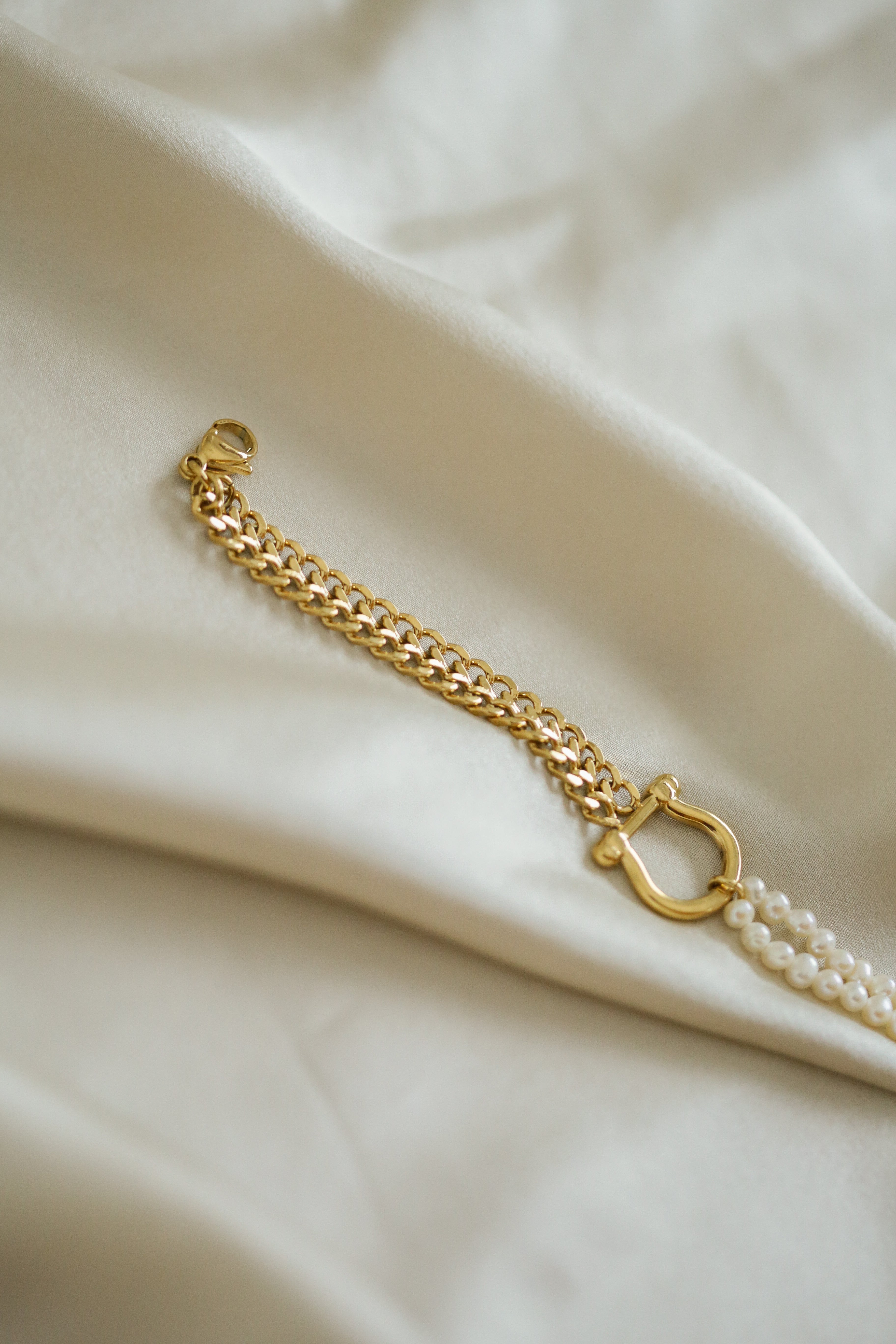 Chain and Pearls Bracelet - Boutique Minimaliste has waterproof, durable, elegant and vintage inspired jewelry