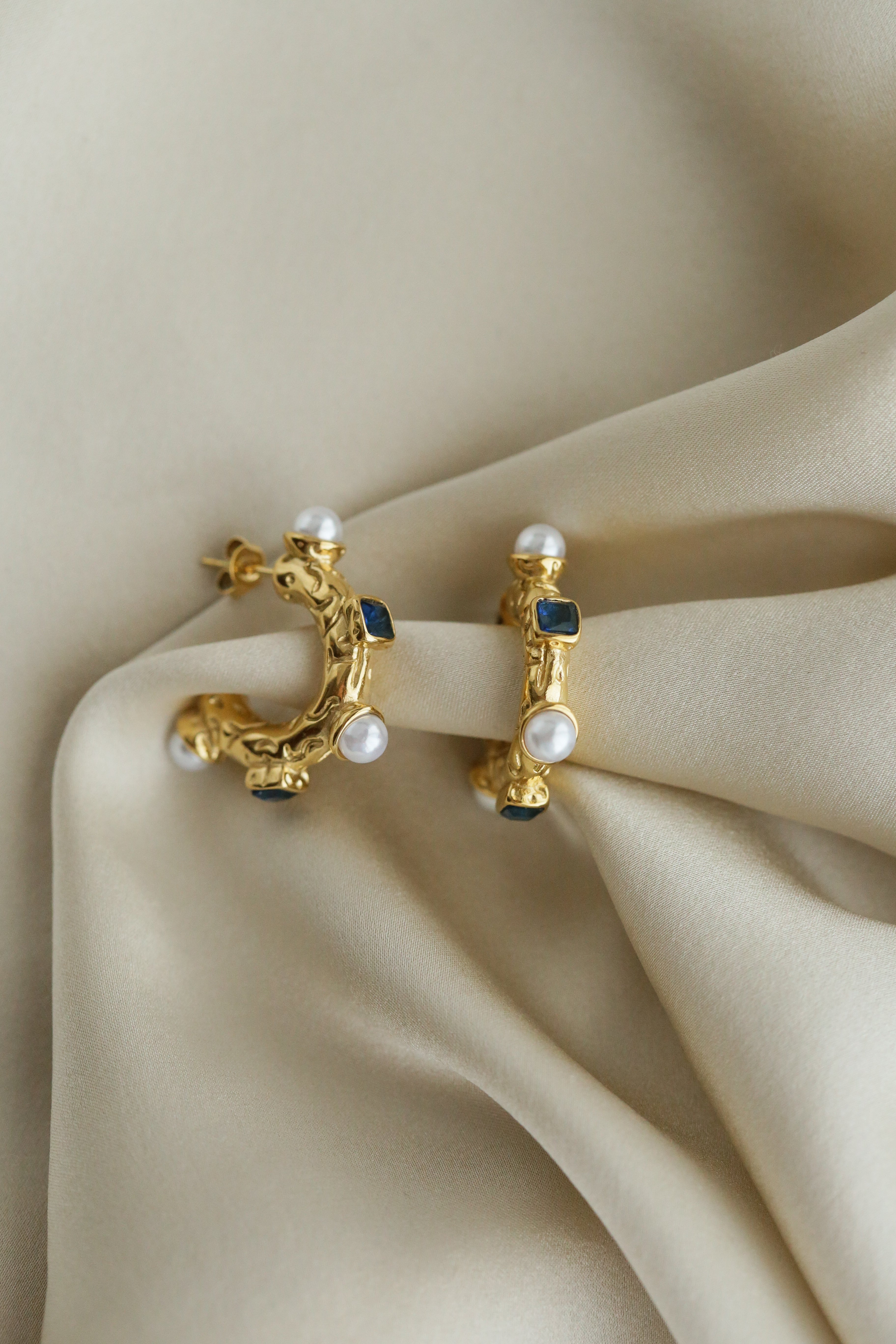 Chelsea Hoops - Boutique Minimaliste has waterproof, durable, elegant and vintage inspired jewelry