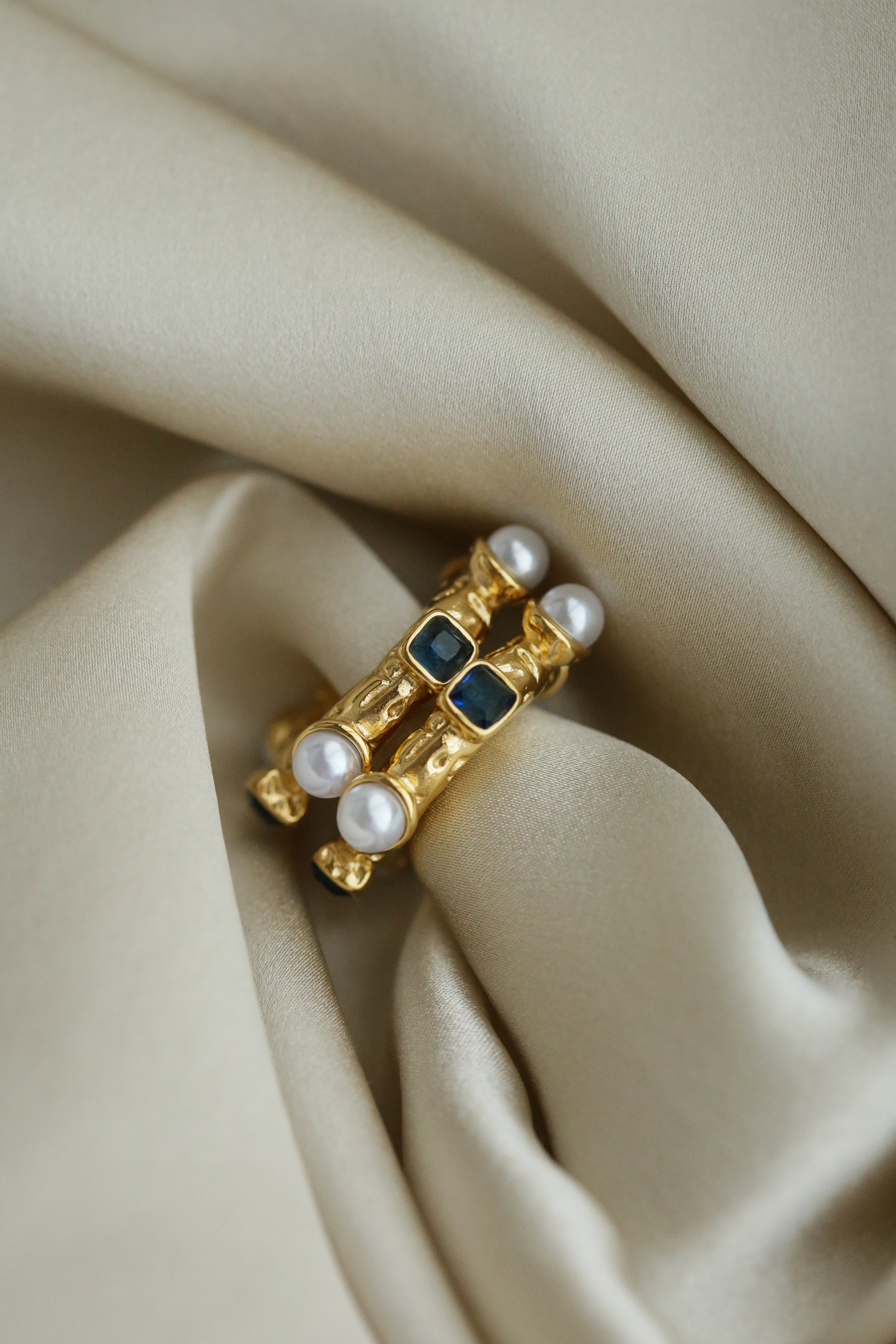 Chelsea Hoops - Boutique Minimaliste has waterproof, durable, elegant and vintage inspired jewelry