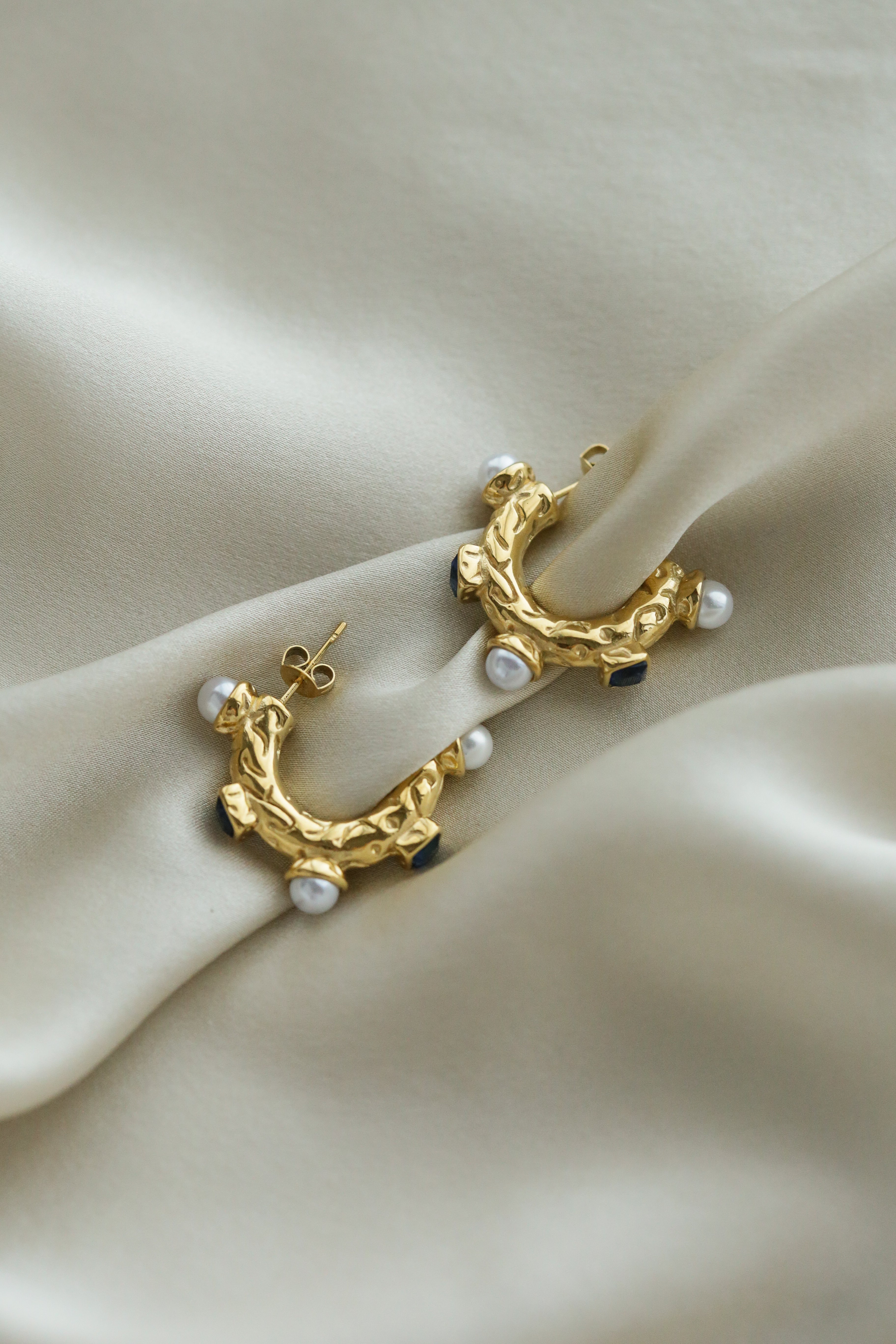 Chelsea Hoops - Boutique Minimaliste has waterproof, durable, elegant and vintage inspired jewelry