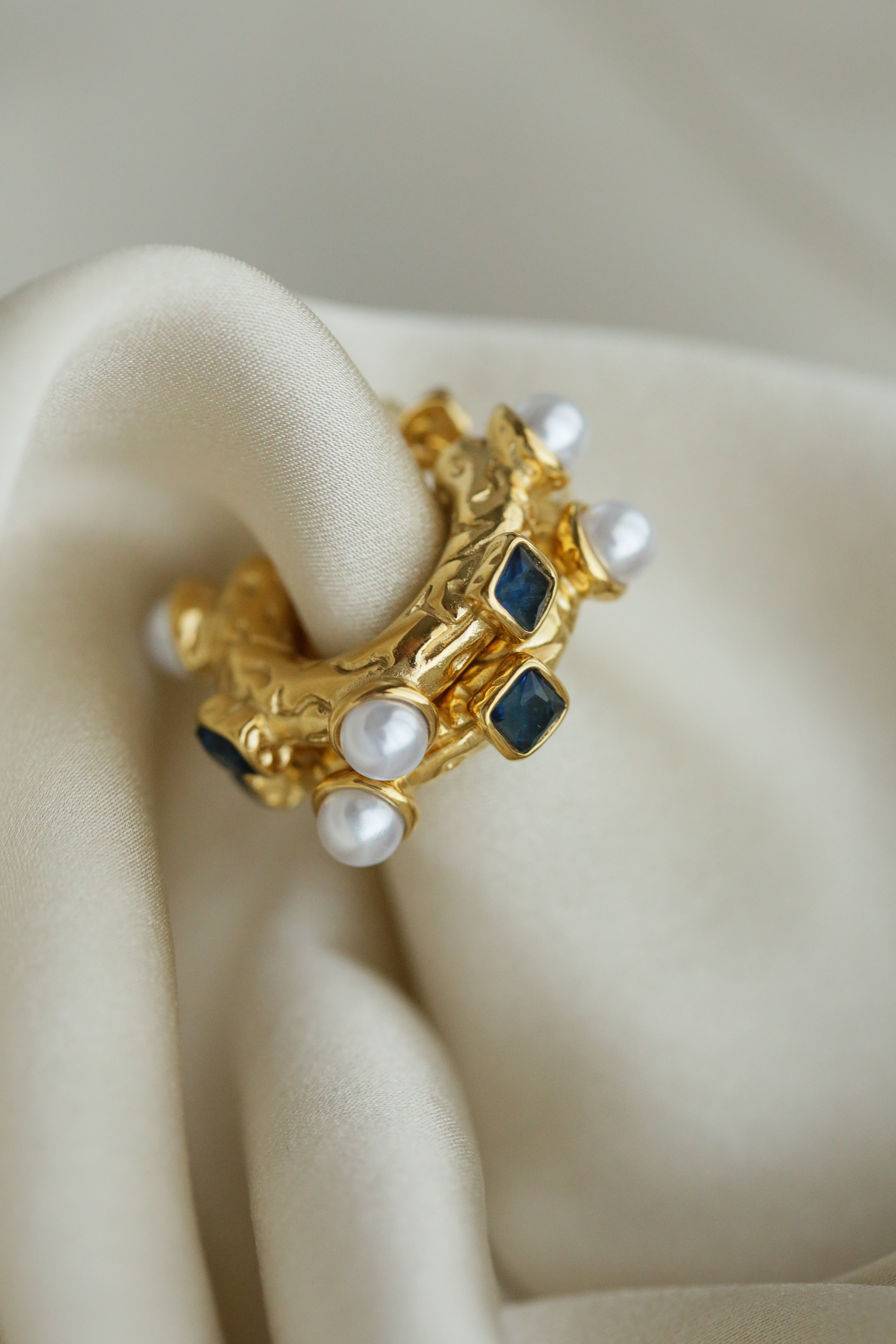 Chelsea Hoops - Boutique Minimaliste has waterproof, durable, elegant and vintage inspired jewelry