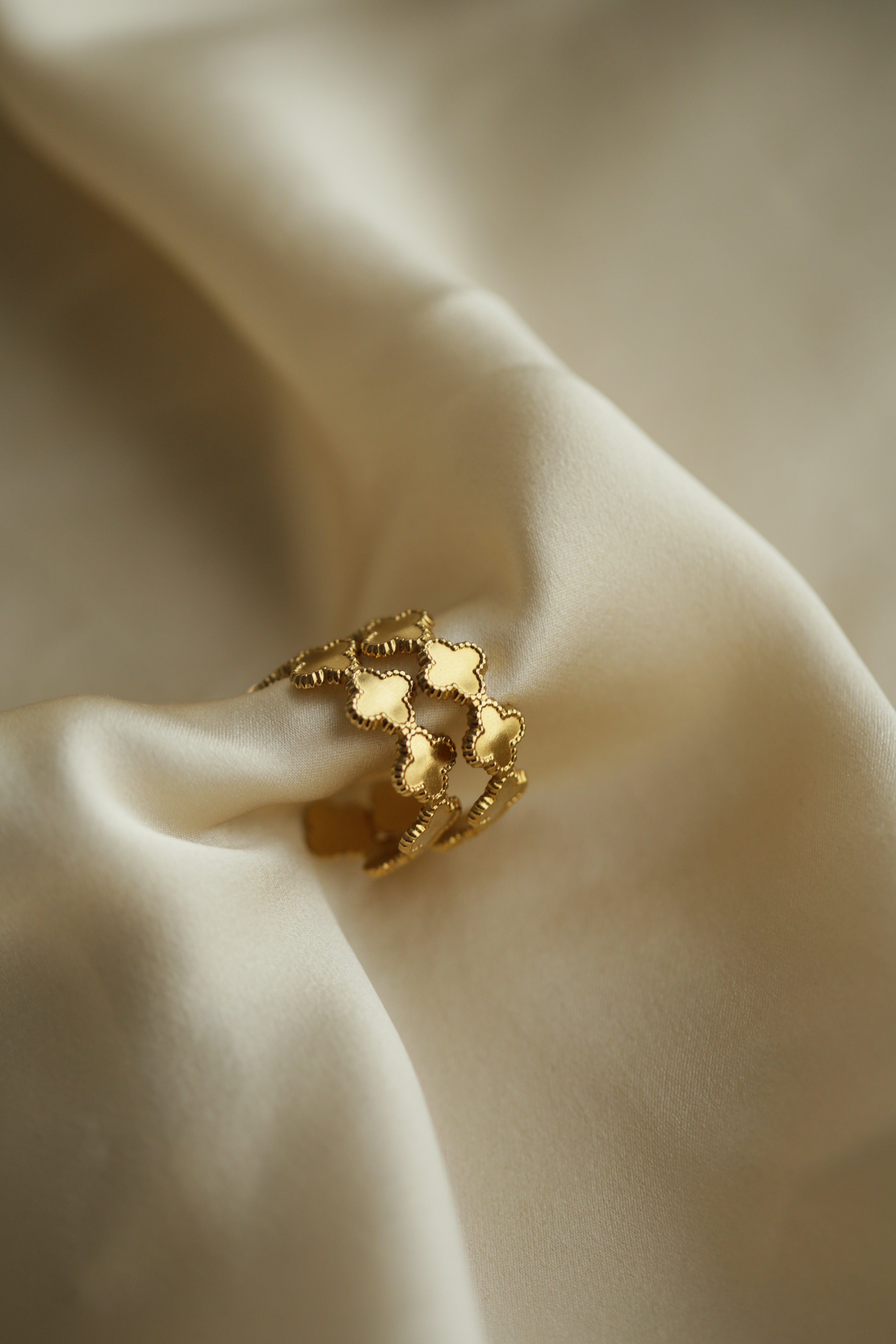 Clover Hoops - Boutique Minimaliste has waterproof, durable, elegant and vintage inspired jewelry
