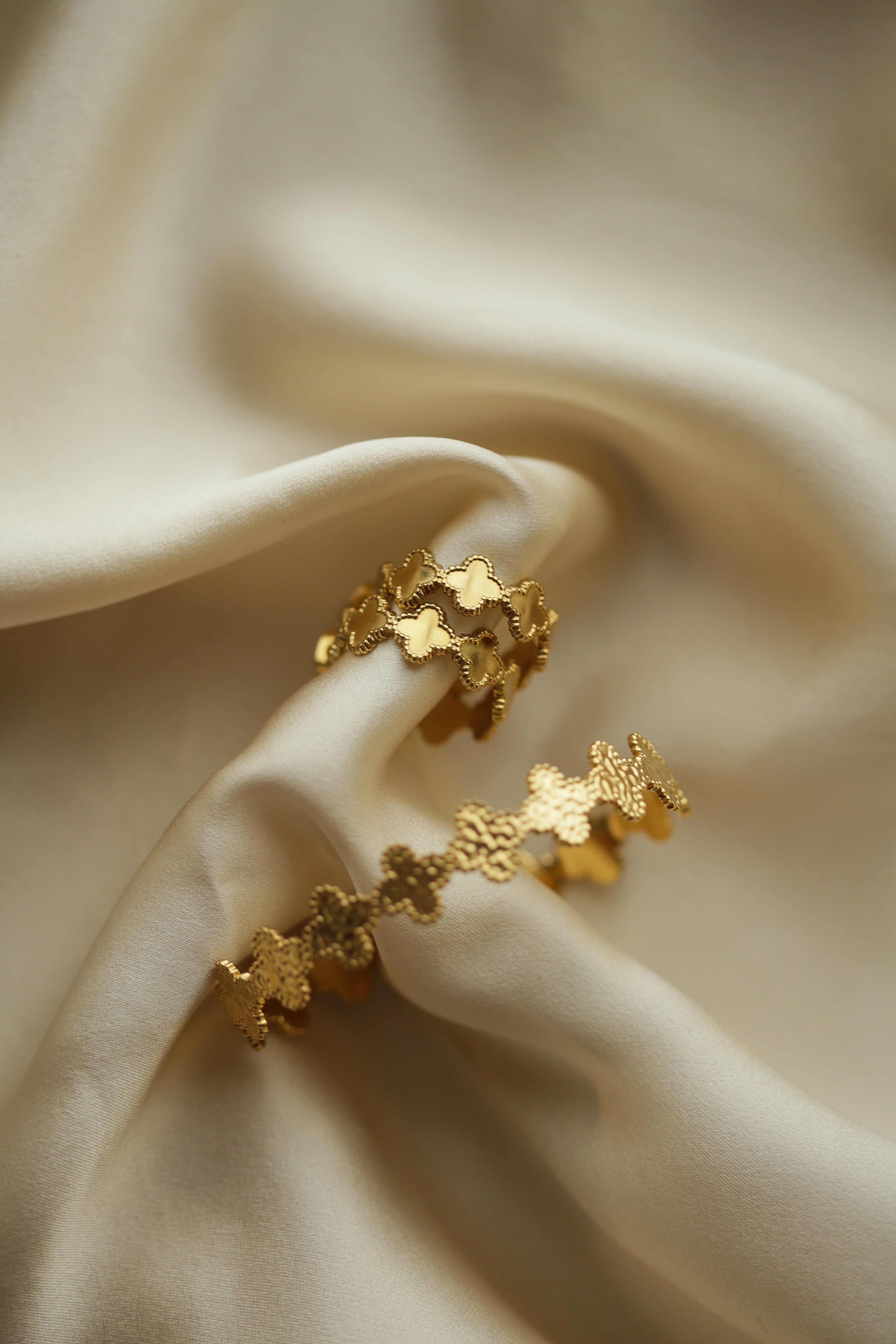Clover Hoops - Boutique Minimaliste has waterproof, durable, elegant and vintage inspired jewelry