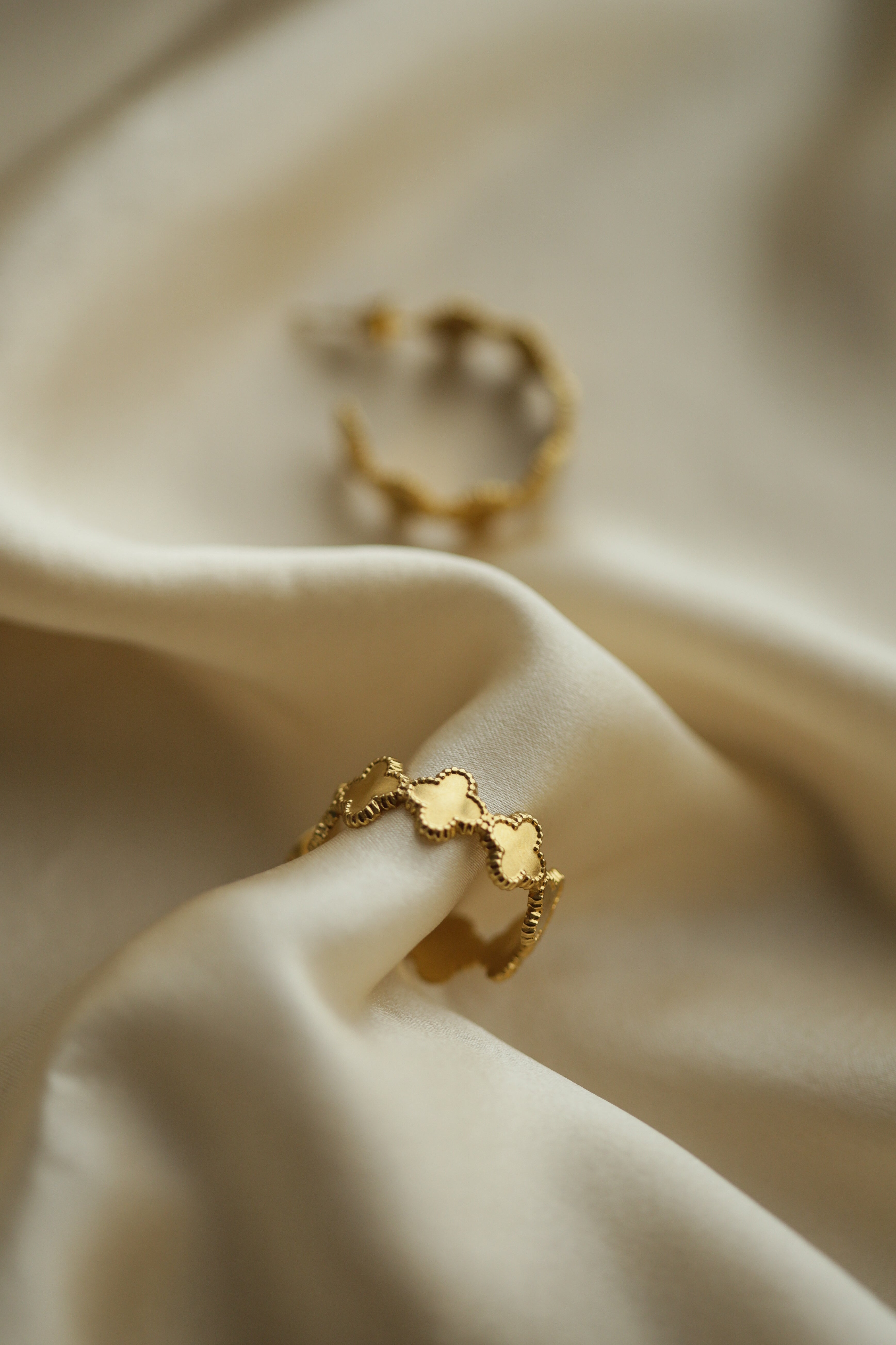 Clover Hoops - Boutique Minimaliste has waterproof, durable, elegant and vintage inspired jewelry