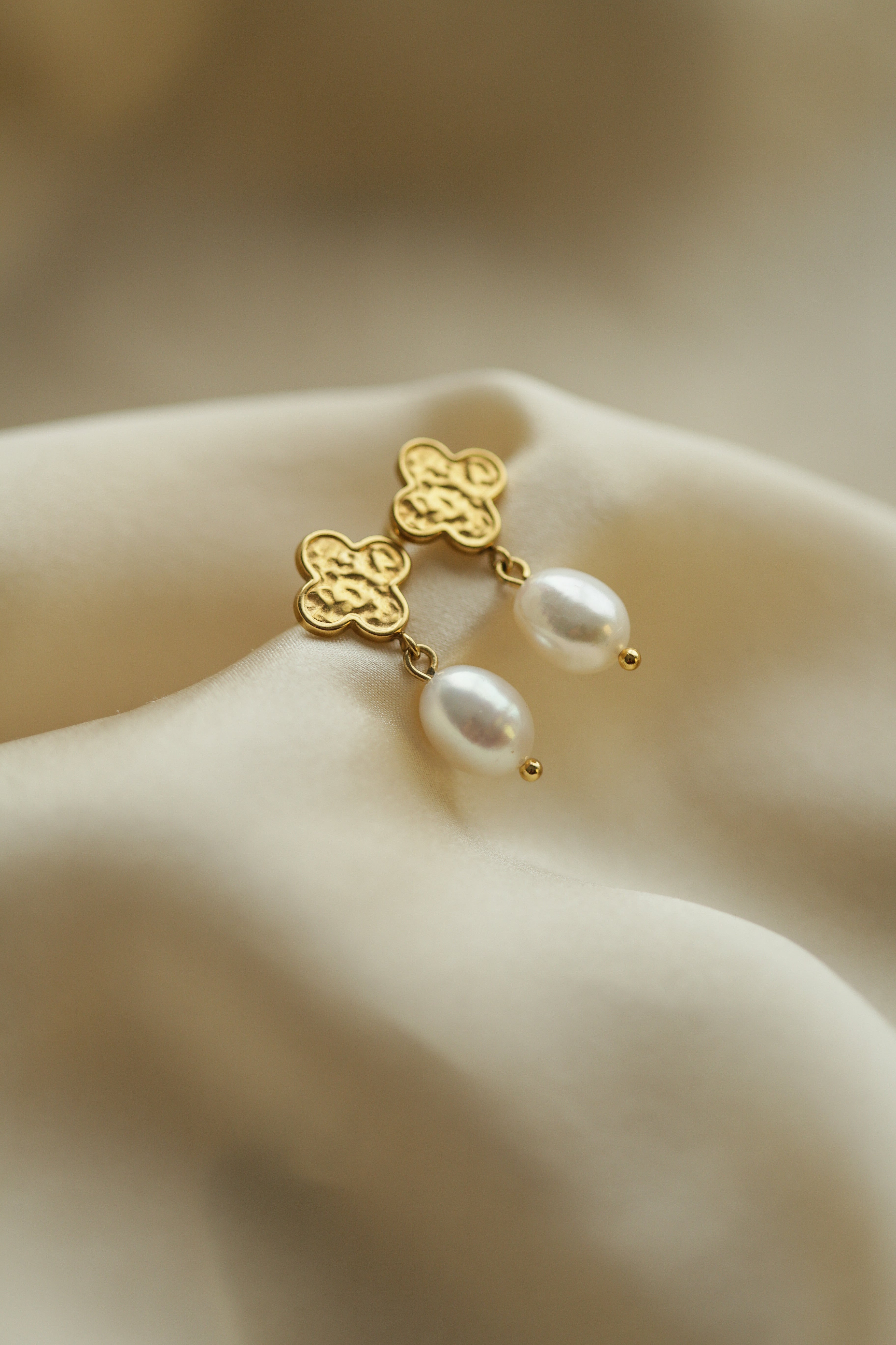 Clover & Pearl Drop Earrings - Boutique Minimaliste has waterproof, durable, elegant and vintage inspired jewelry