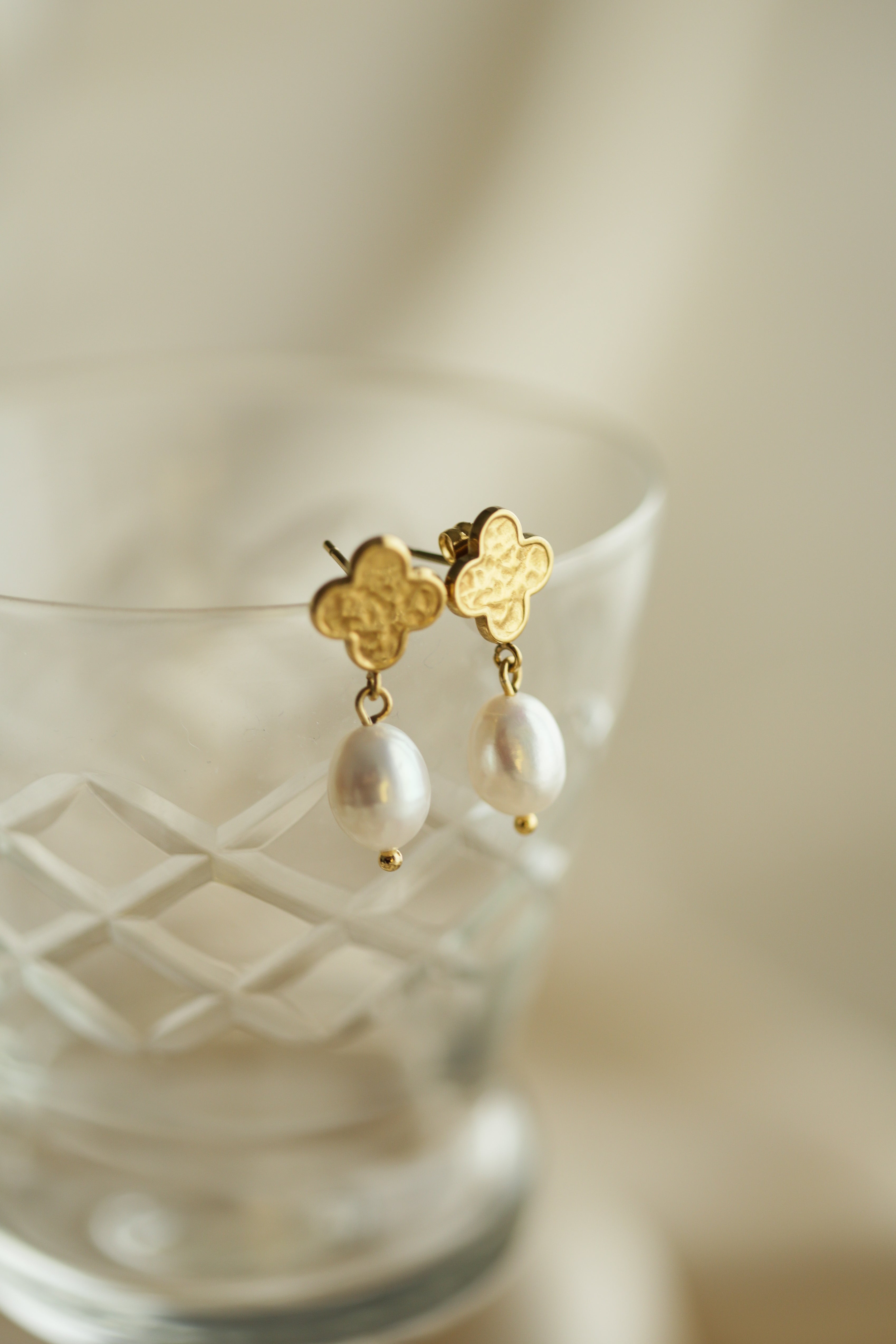 Clover & Pearl Drop Earrings - Boutique Minimaliste has waterproof, durable, elegant and vintage inspired jewelry