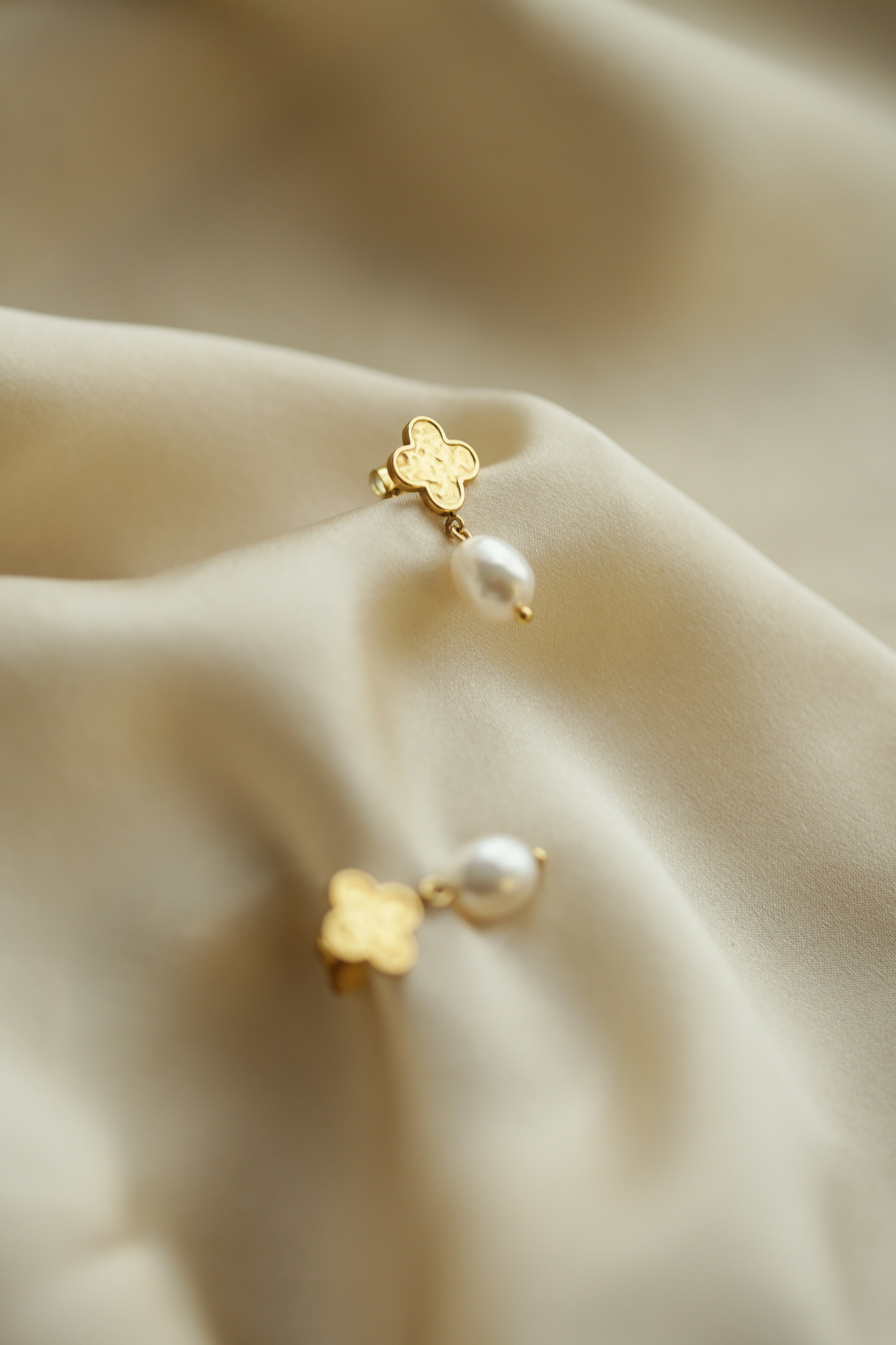 Clover & Pearl Drop Earrings - Boutique Minimaliste has waterproof, durable, elegant and vintage inspired jewelry