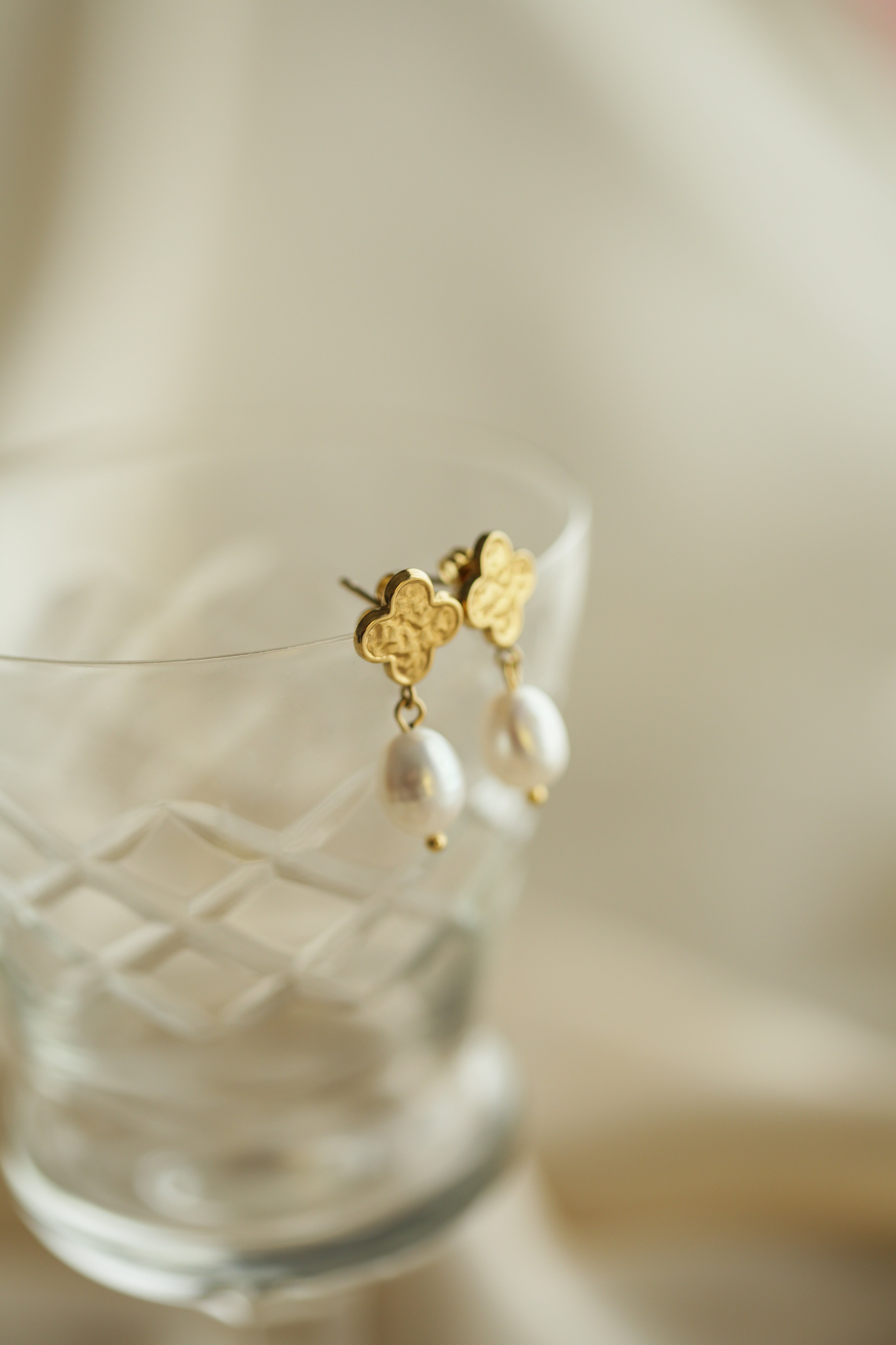 Clover & Pearl Drop Earrings - Boutique Minimaliste has waterproof, durable, elegant and vintage inspired jewelry