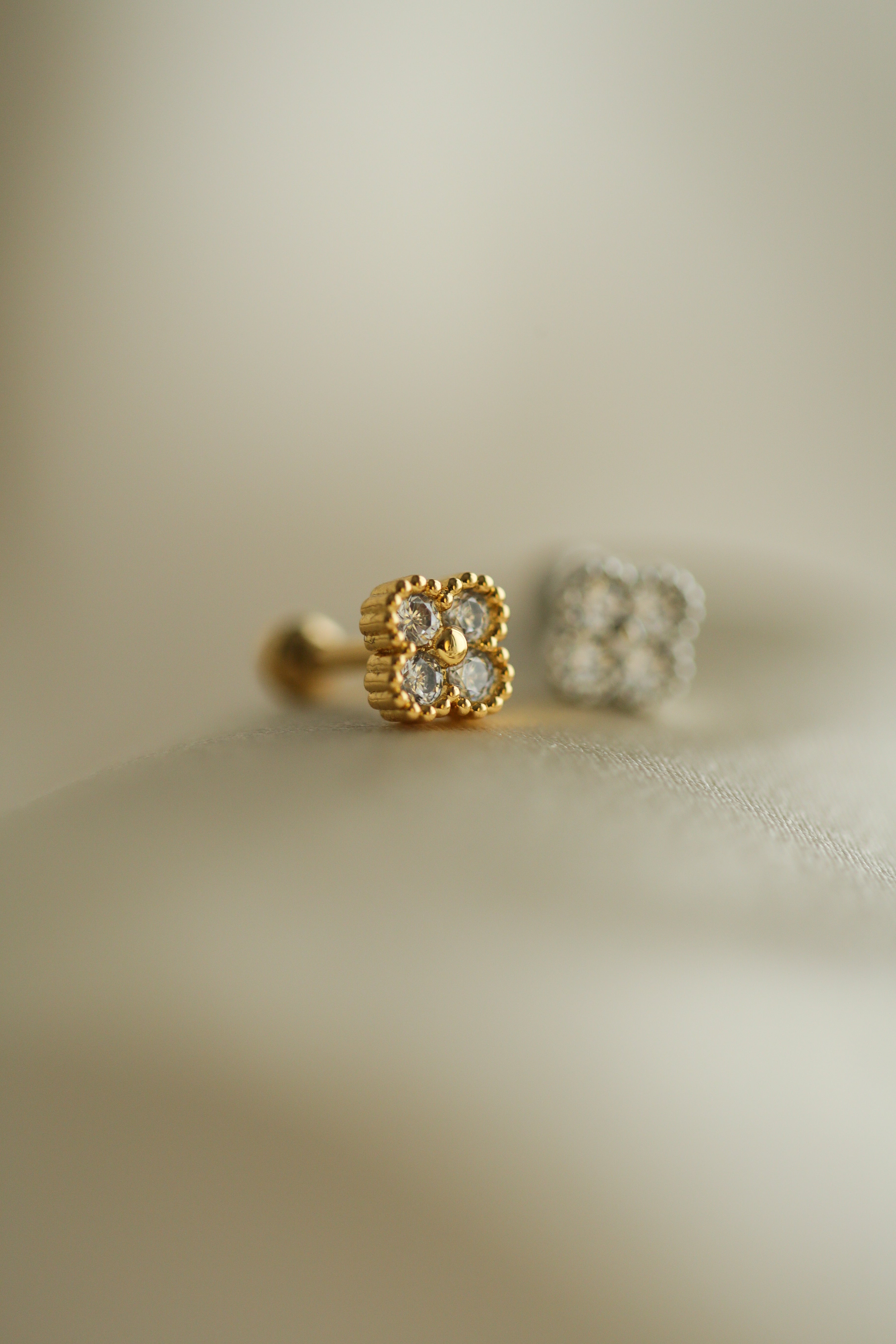 Clover Piercing - Boutique Minimaliste has waterproof, durable, elegant and vintage inspired jewelry