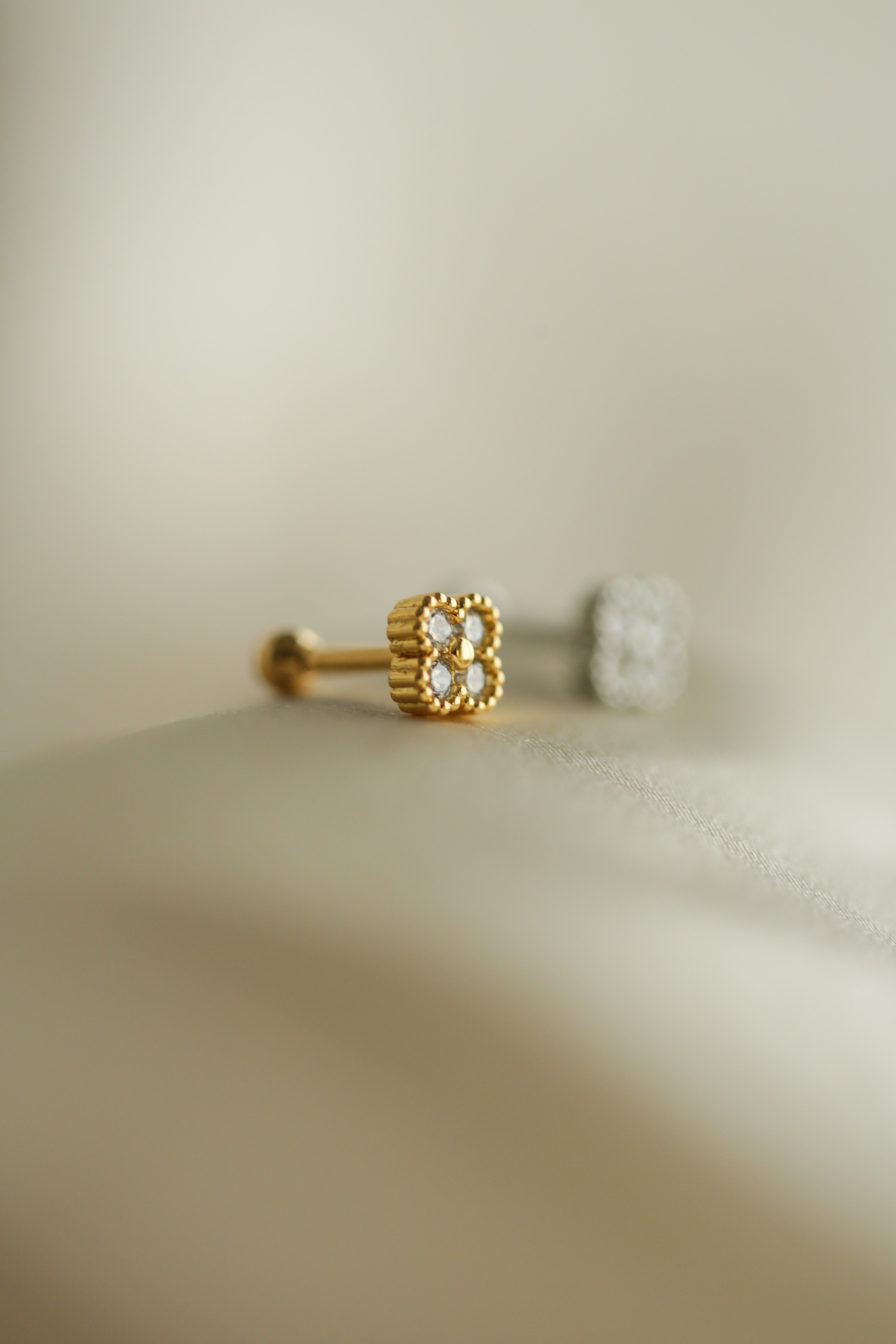 Clover Piercing - Boutique Minimaliste has waterproof, durable, elegant and vintage inspired jewelry